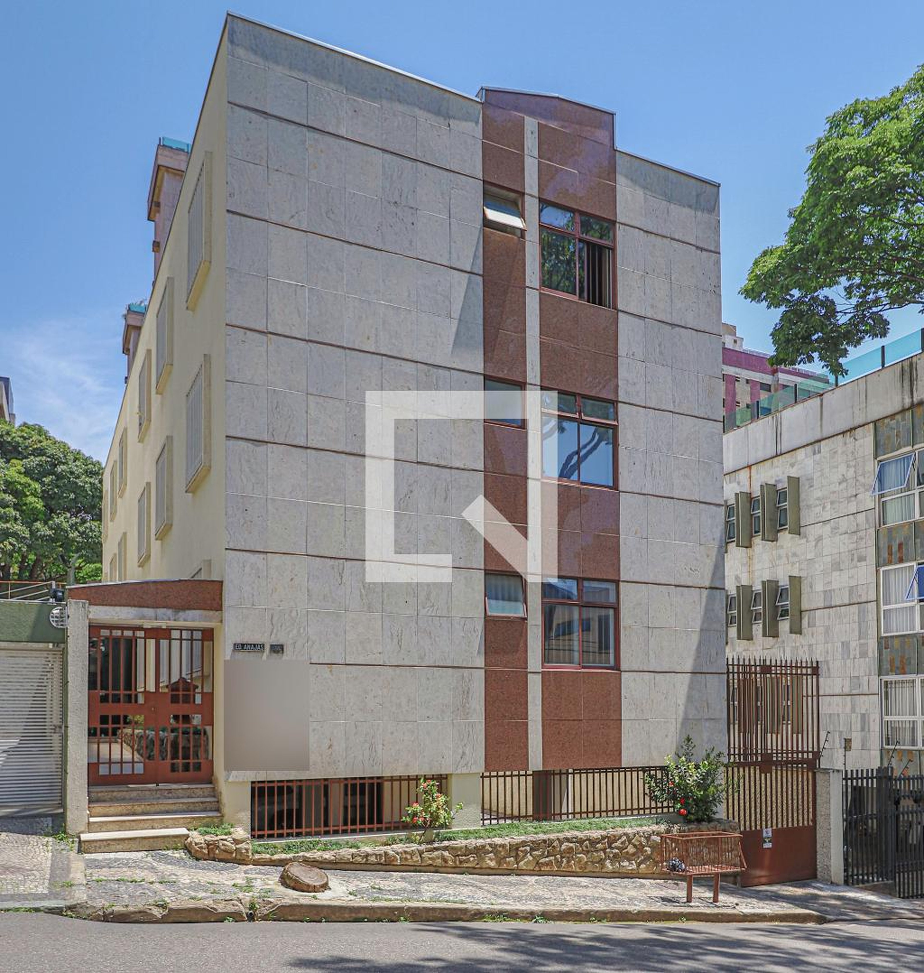 Fachada Condomínio em Rua Joaquim Lustosa, 34