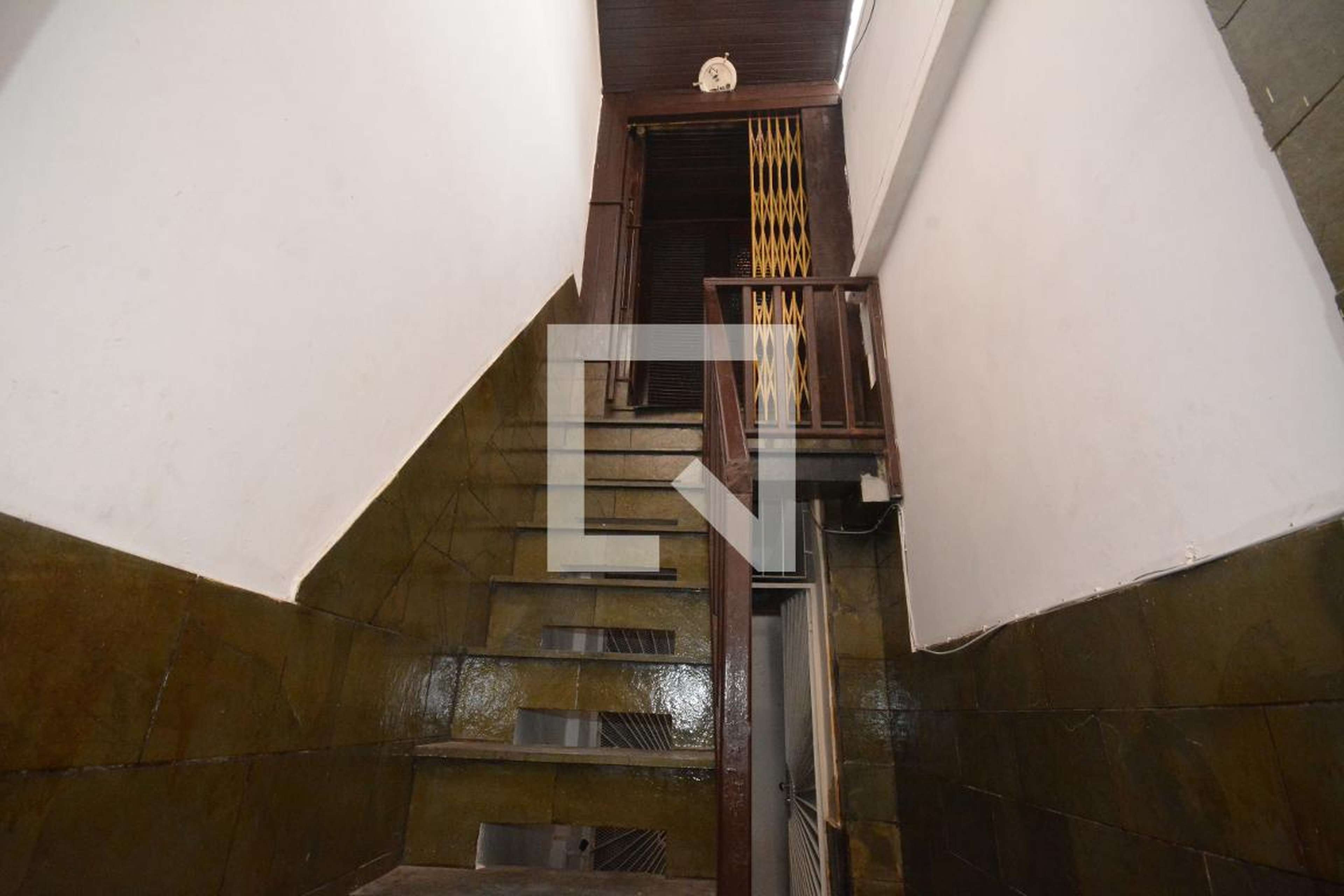 Fachada Condomínio em Rua Ana Leonidia, 120