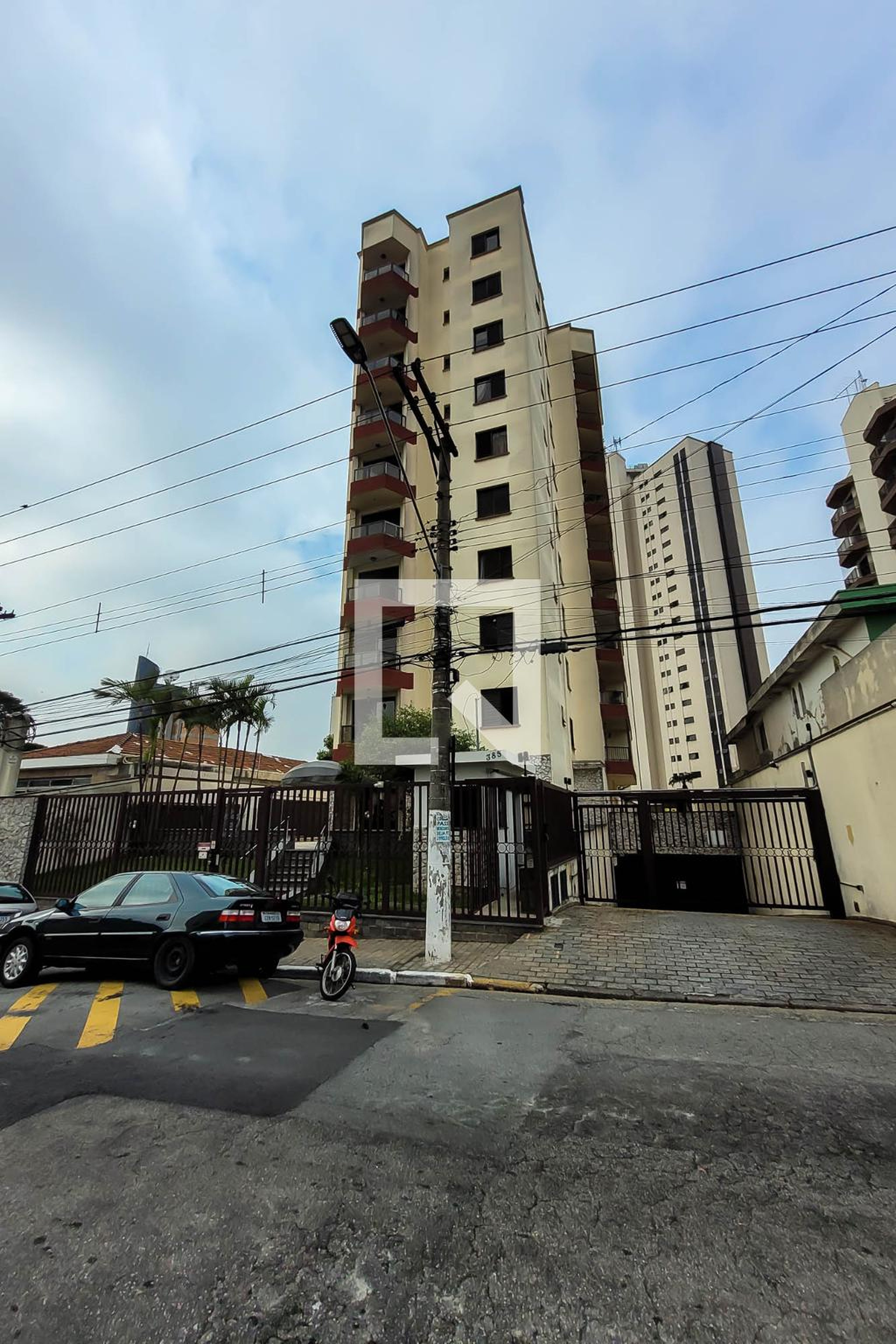 Fachada Condomínio em Rua Calógero Calia, 385