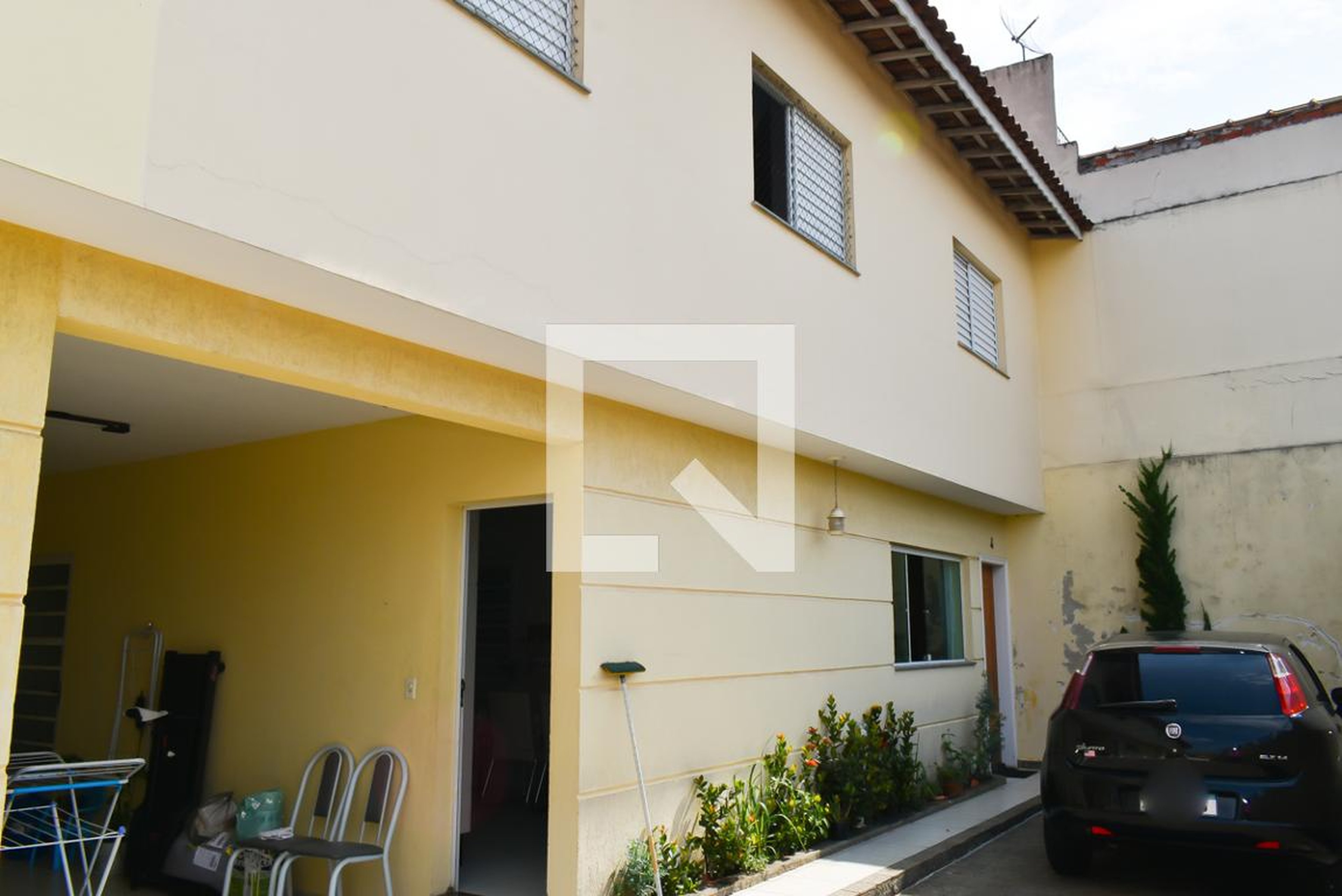 Fachada Condomínio em Rua Cardeal Enrico Dante, 122