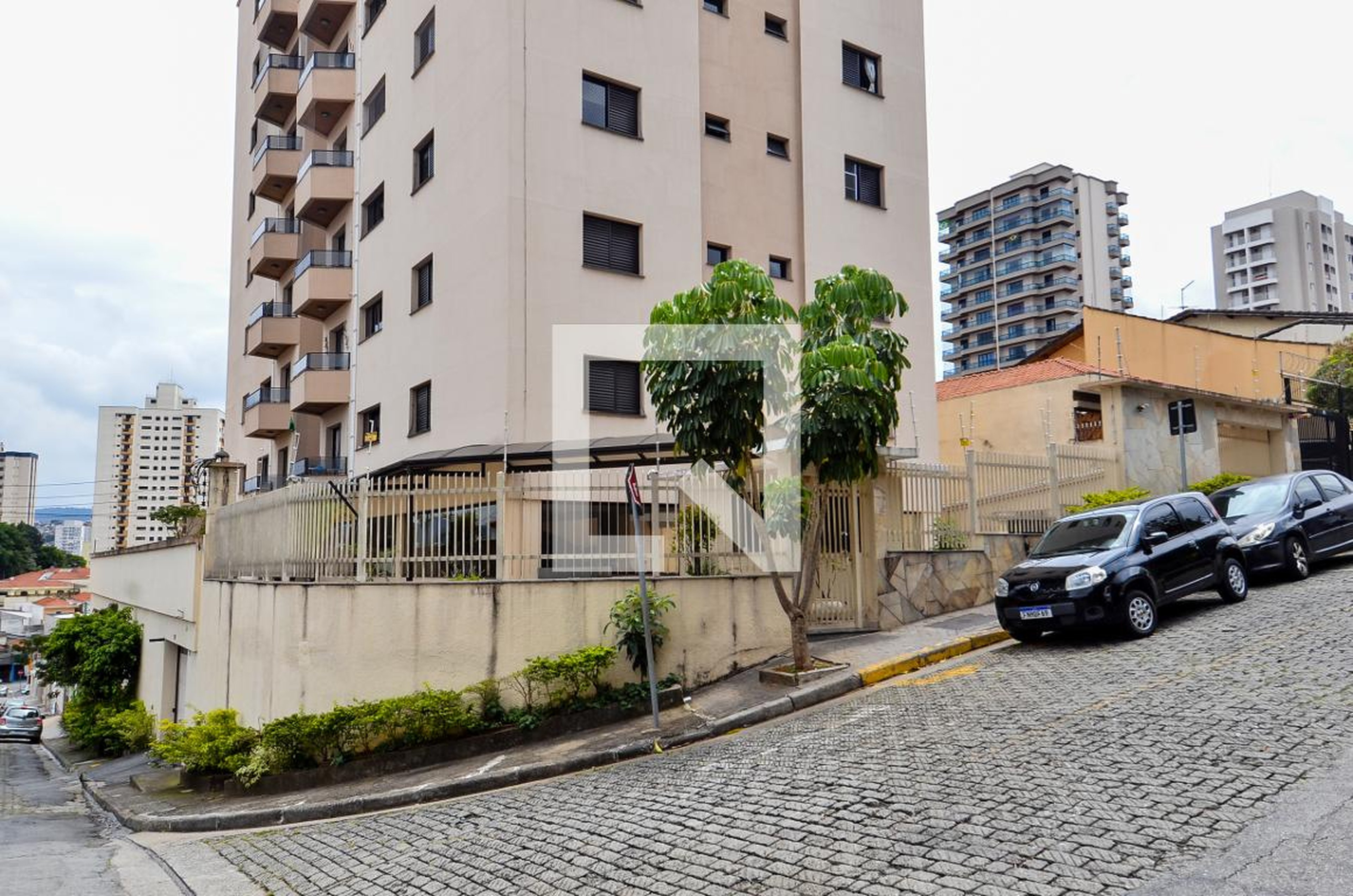 Fachada do Condomínio Condomínio em Avenida Milton, 450