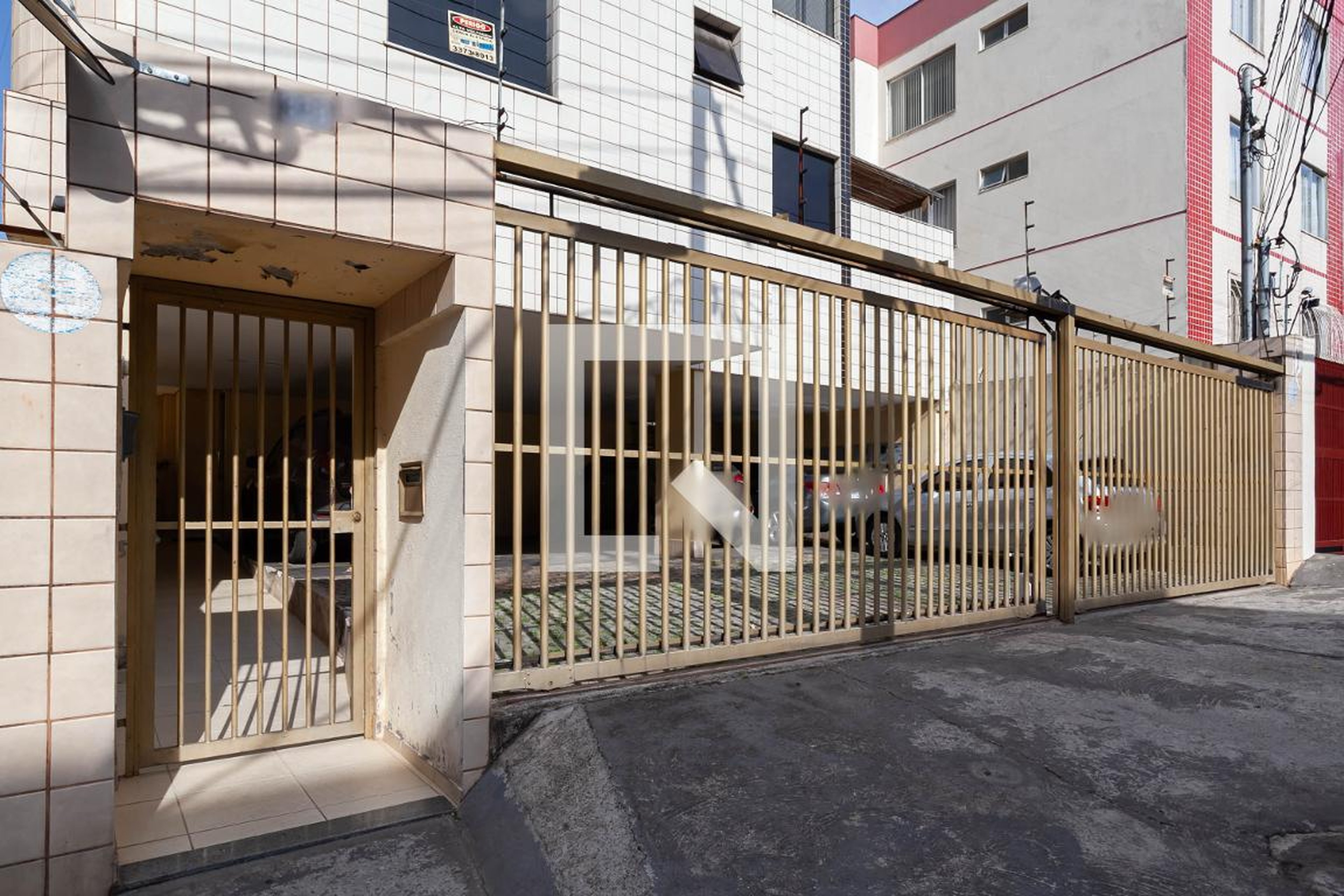 Fachada Condomínio em Rua Cecília Fonseca Coutinho, 328