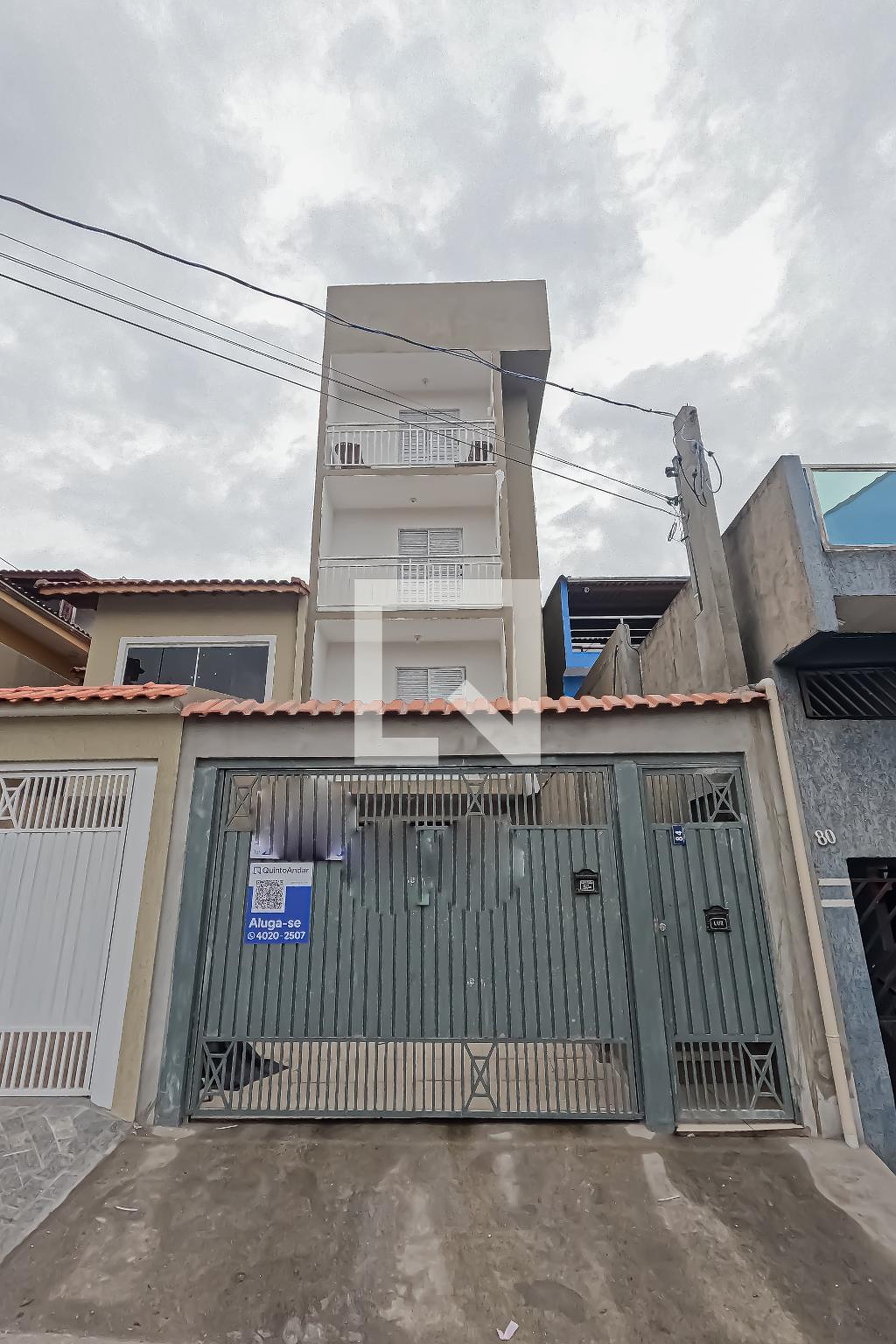 Fachada Condomínio em Rua Ésio Padilha de Oliveira, 84