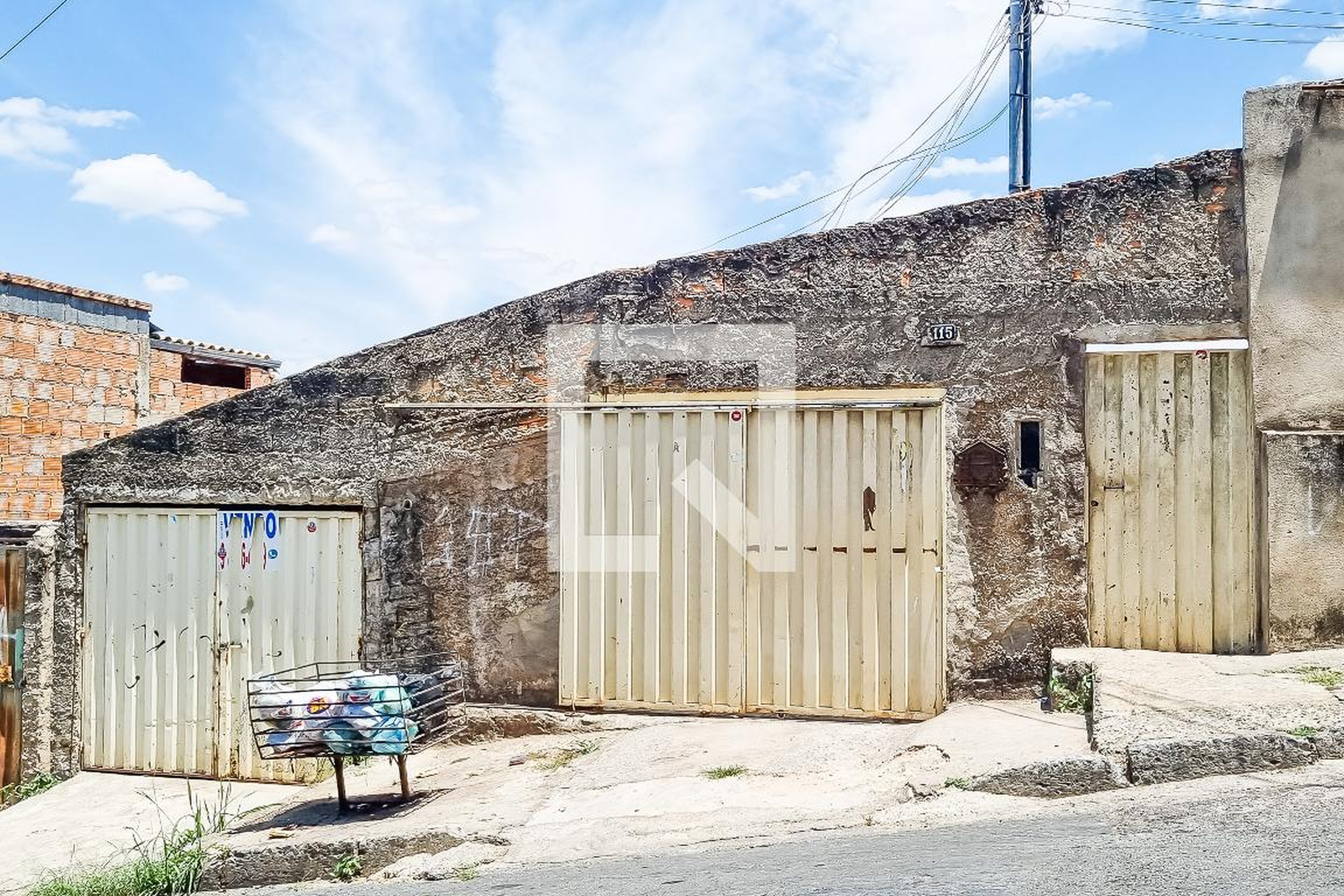 Fachada Condomínio em Rua Izaura Pereira Almeida, 115