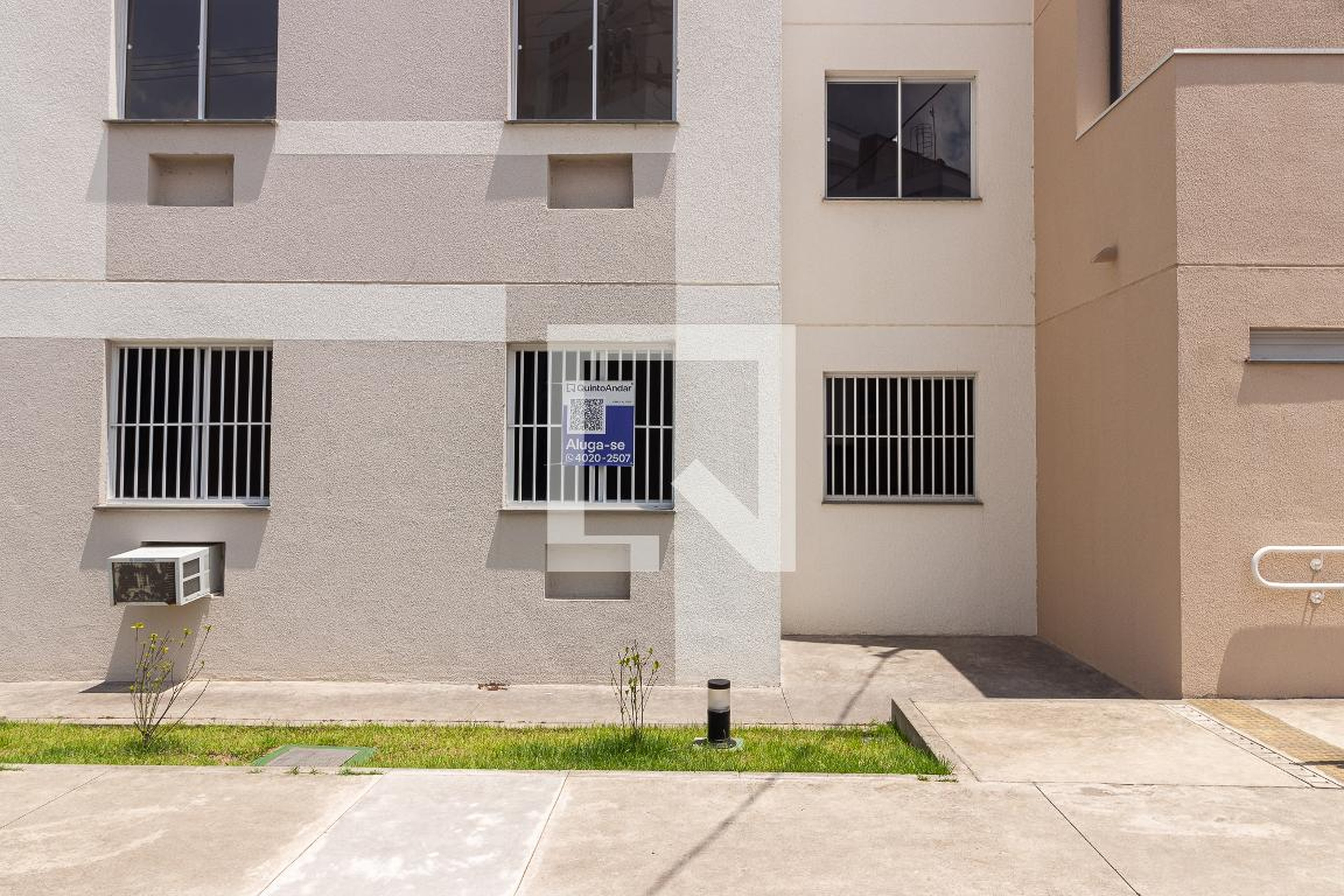 Fachada Condomínio em Rua Jorge Sampaio, 910