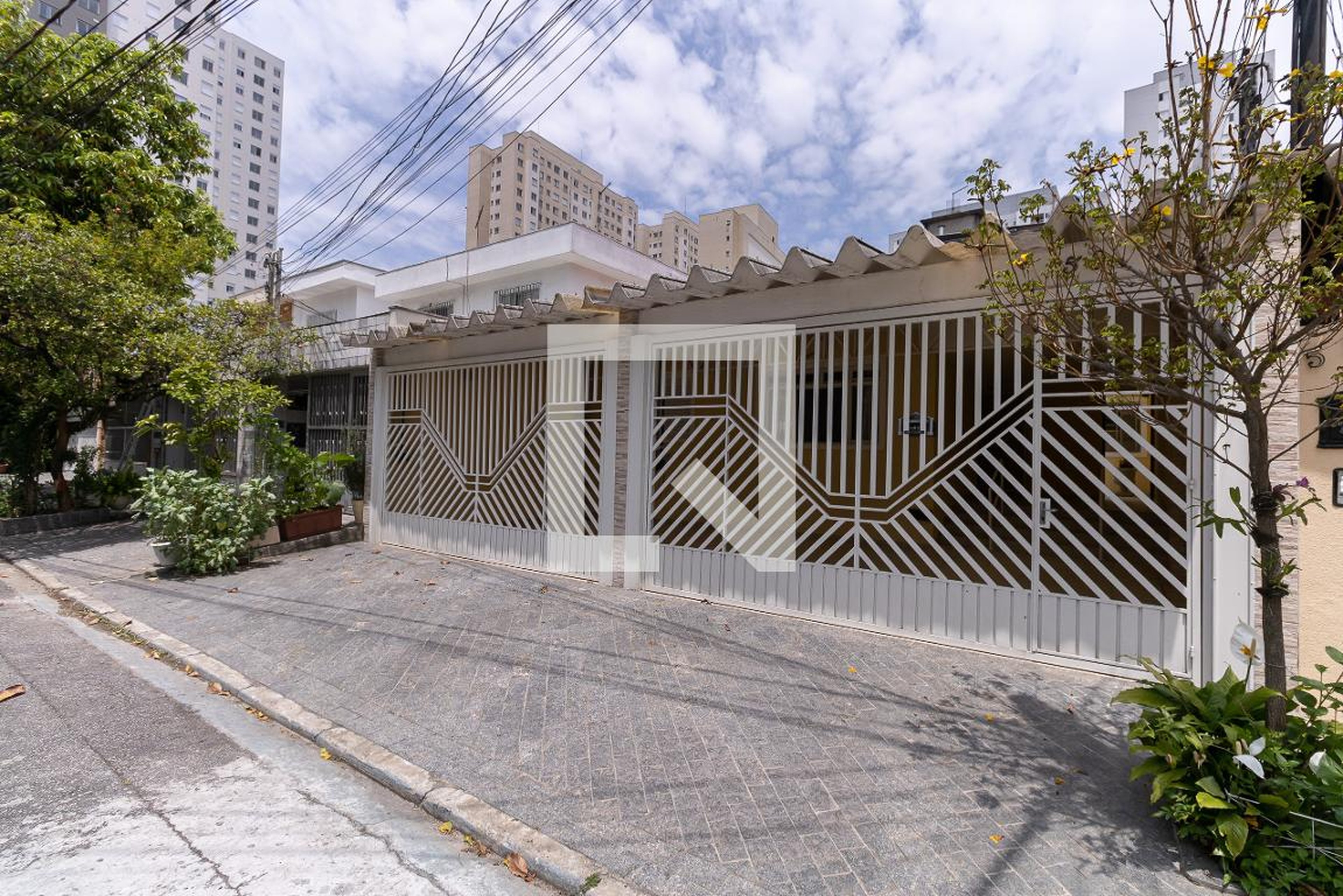 Fachada Condomínio em Rua Pedro de Sevilha, 58