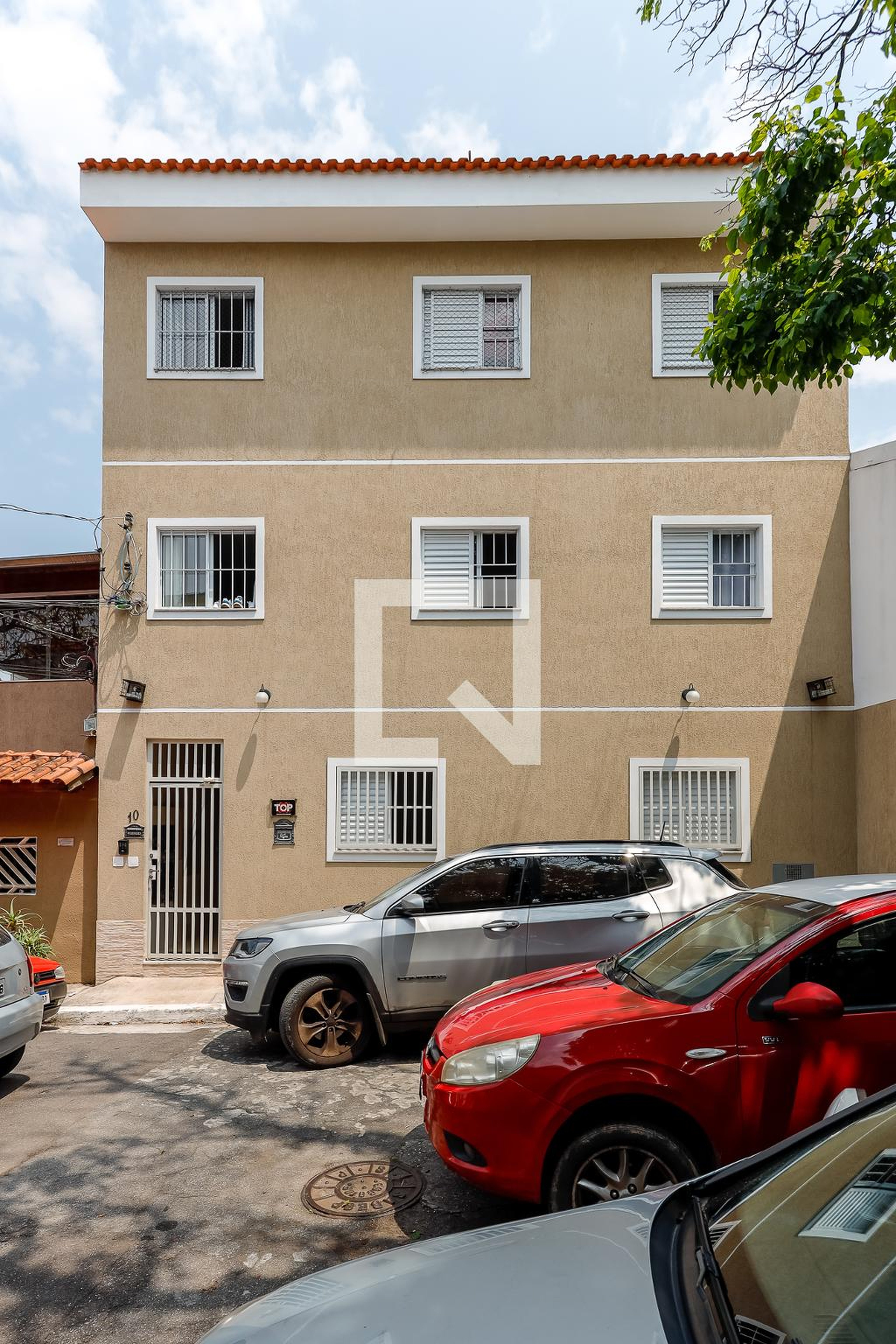 Fachada Condomínio em Rua Lázara da Silva Jimenes, 10