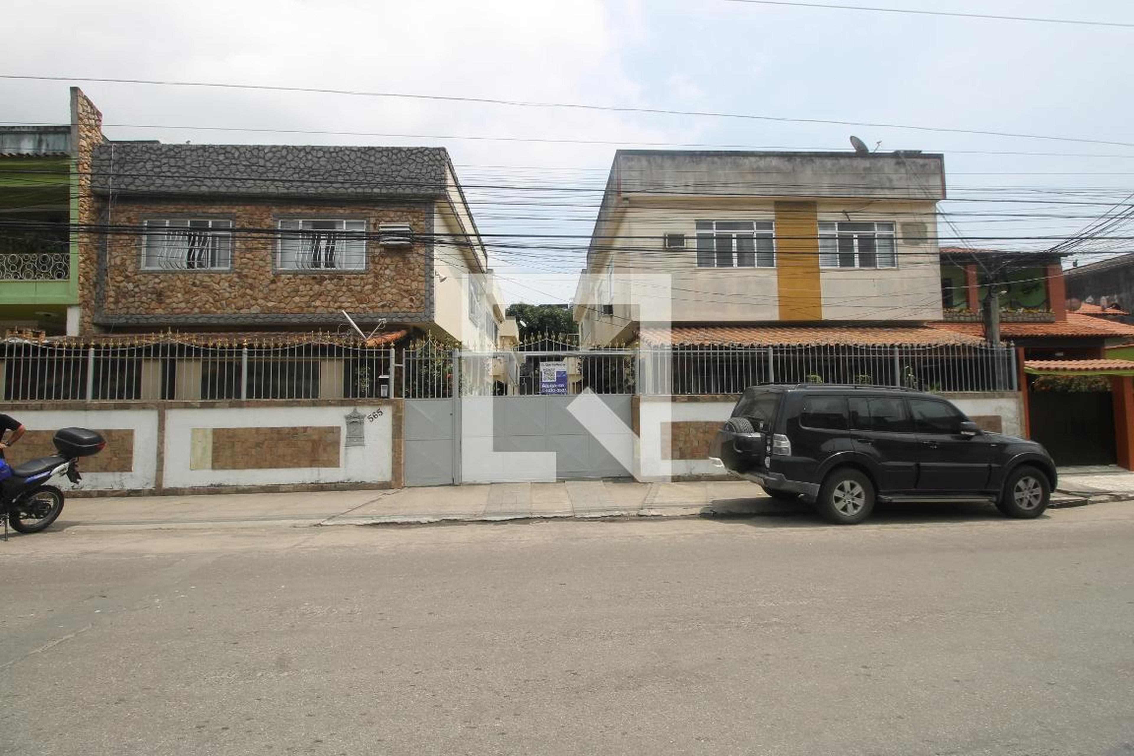 Fachada Condomínio em Rua Paulo Leroux, 565