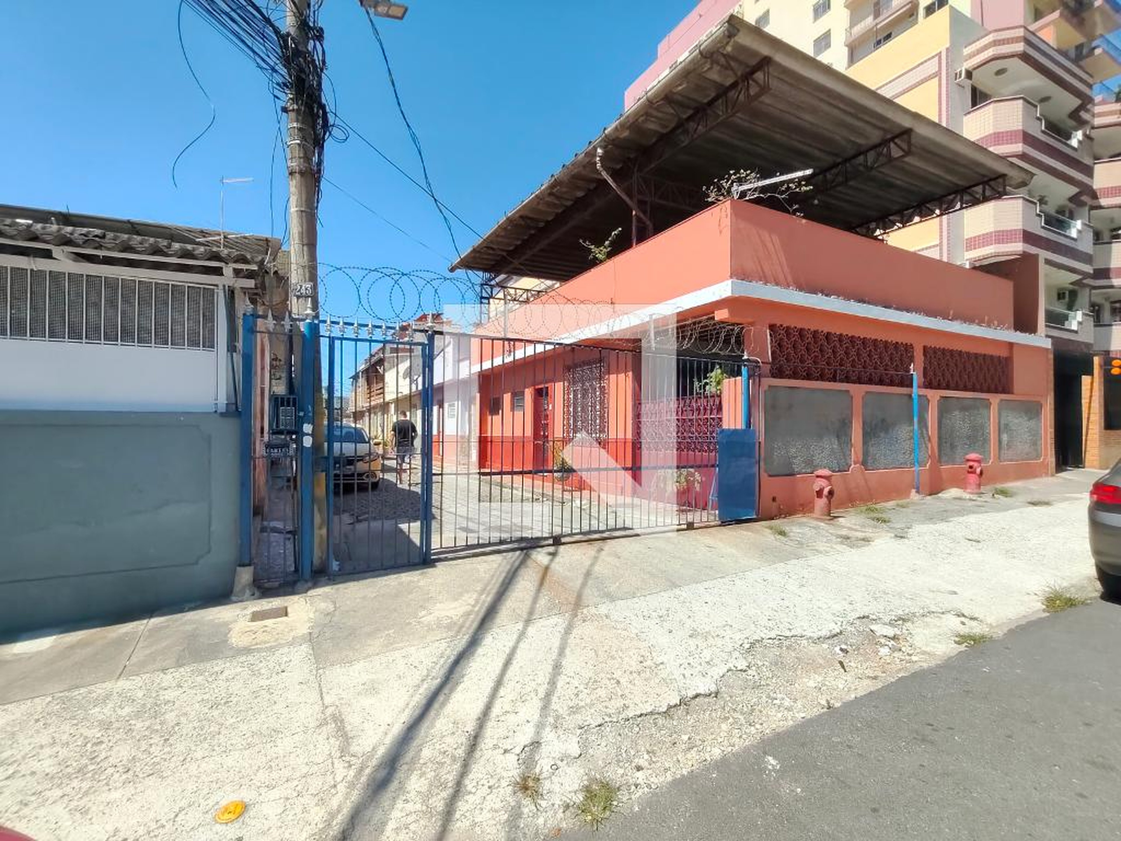 Fachada Condomínio em Rua Visconde de Santa Cruz, 243