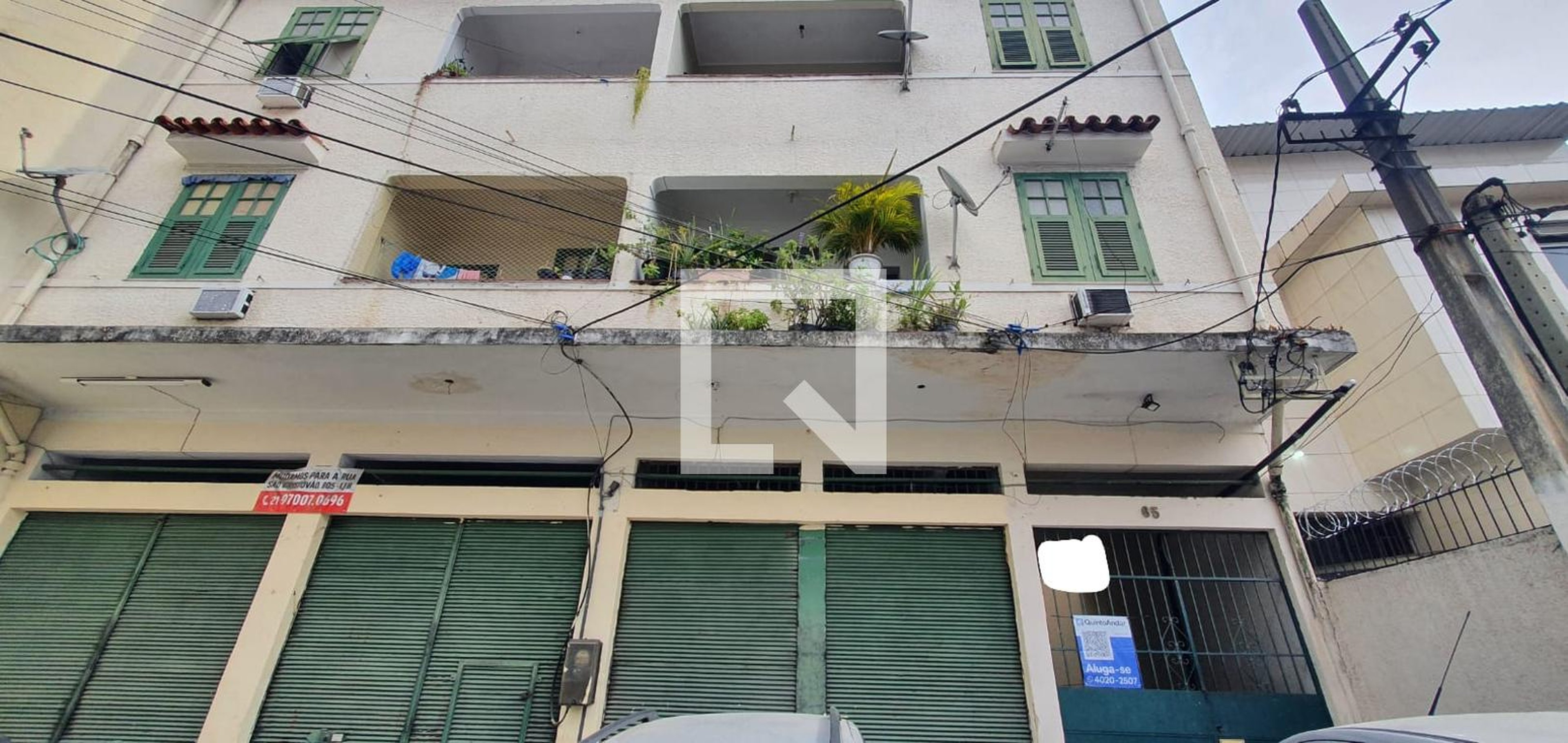 Fachada Condomínio em Rua Frolick, 65