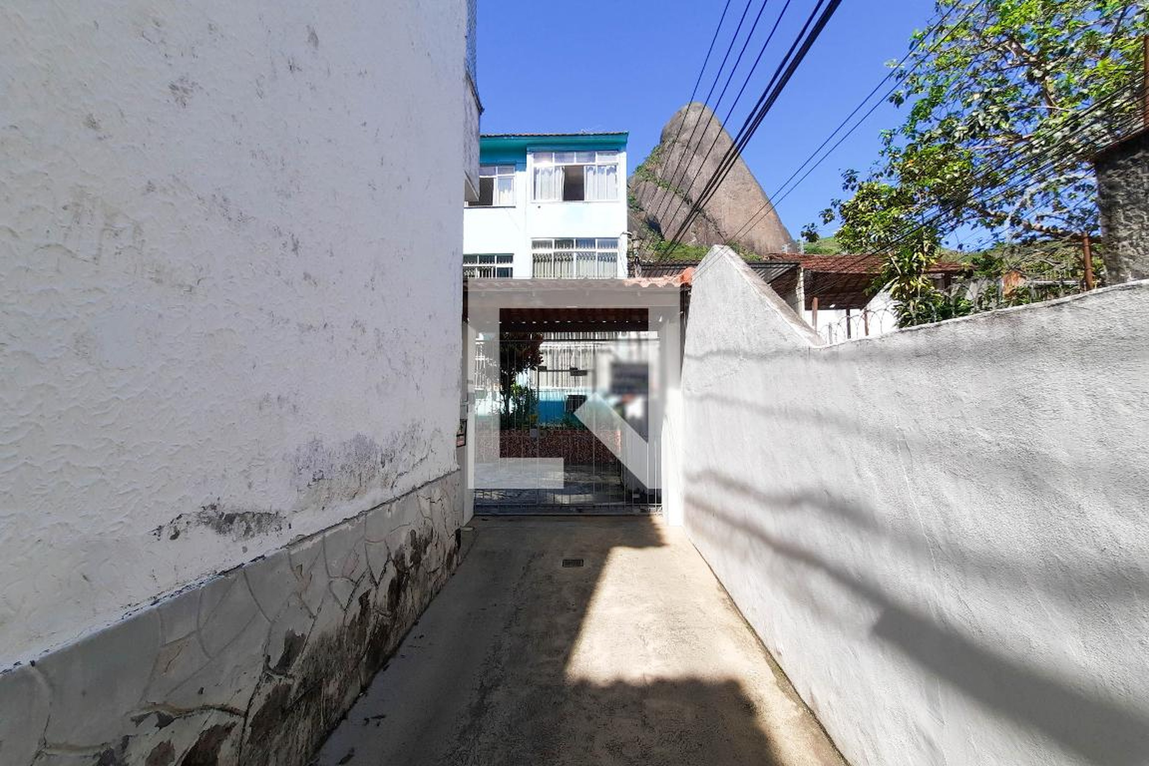 Fachada Condomínio em Rua Canavieiras, 113