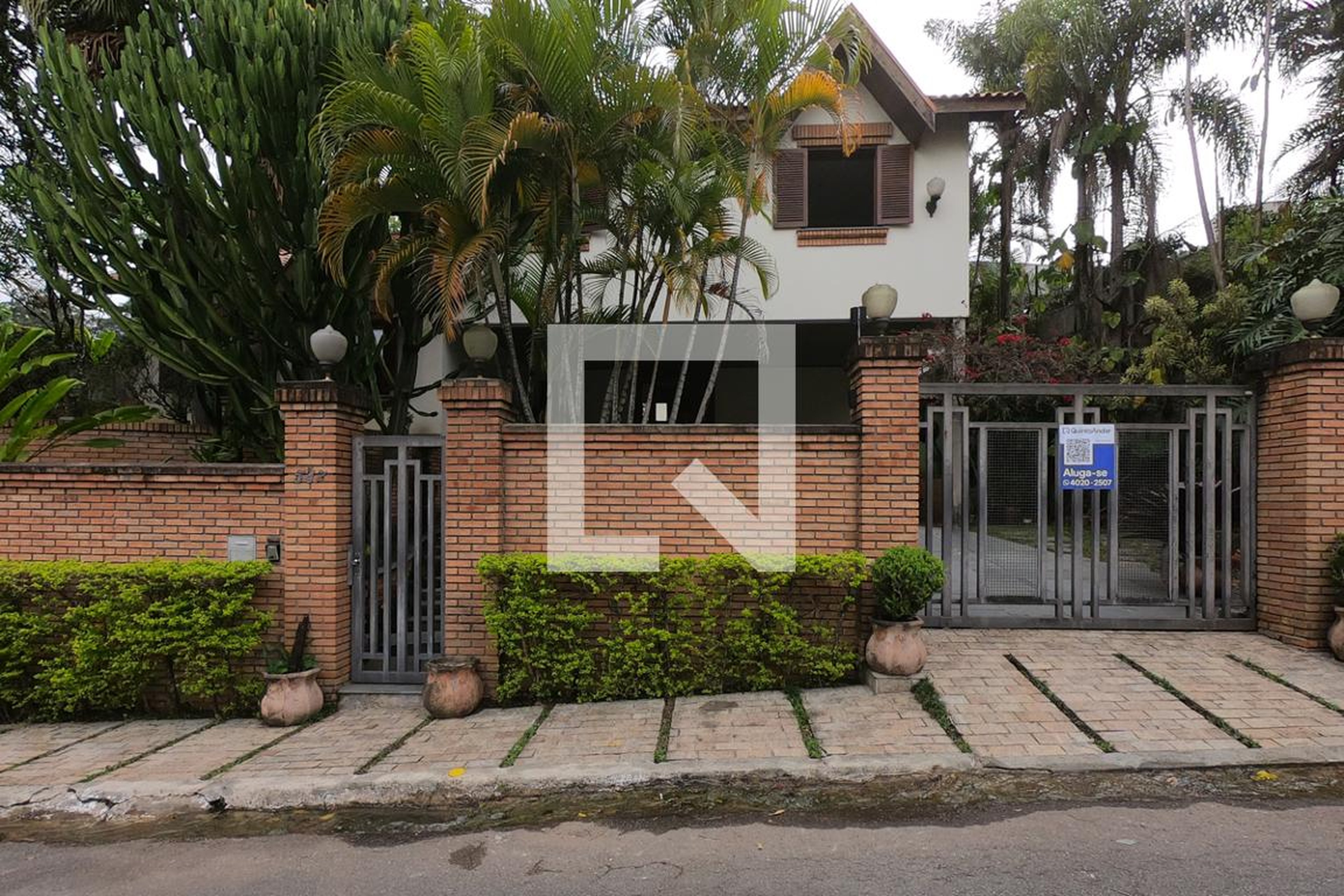 Fachada Condomínio em Rua Adalívia de Toledo, 547