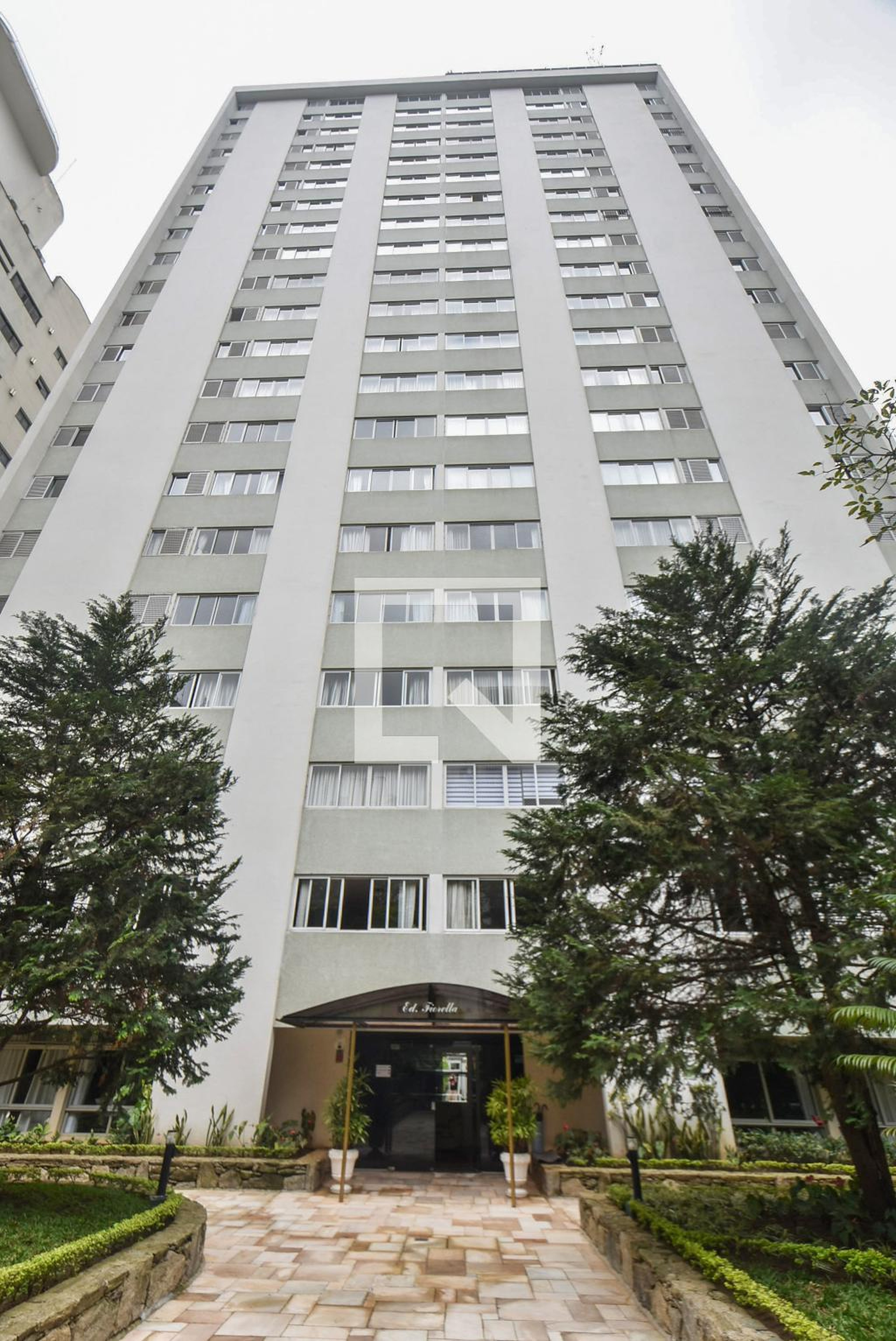 Prédio Condomínio Fiorella