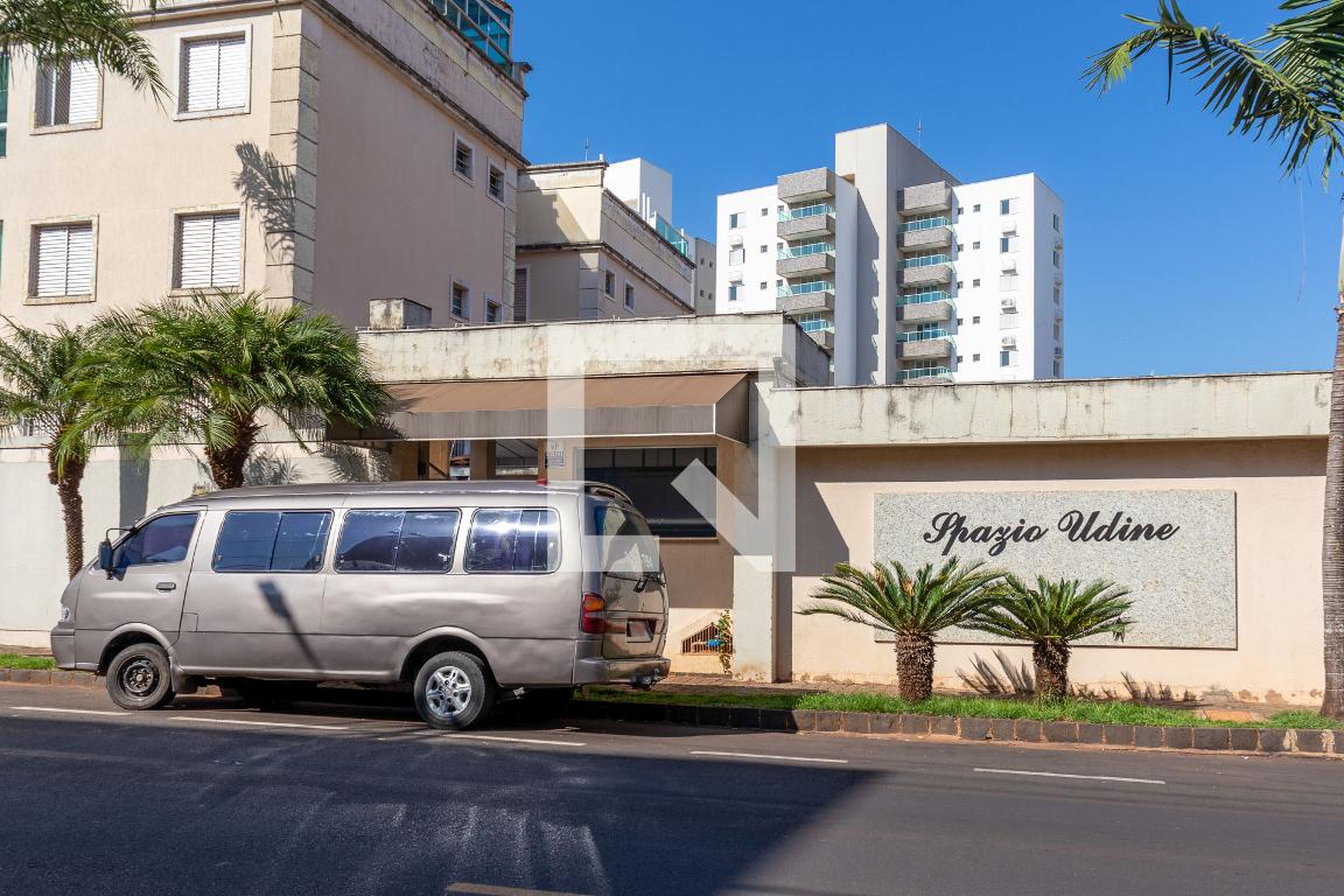 Fachada Condomínio em Av. do Carioca, 254