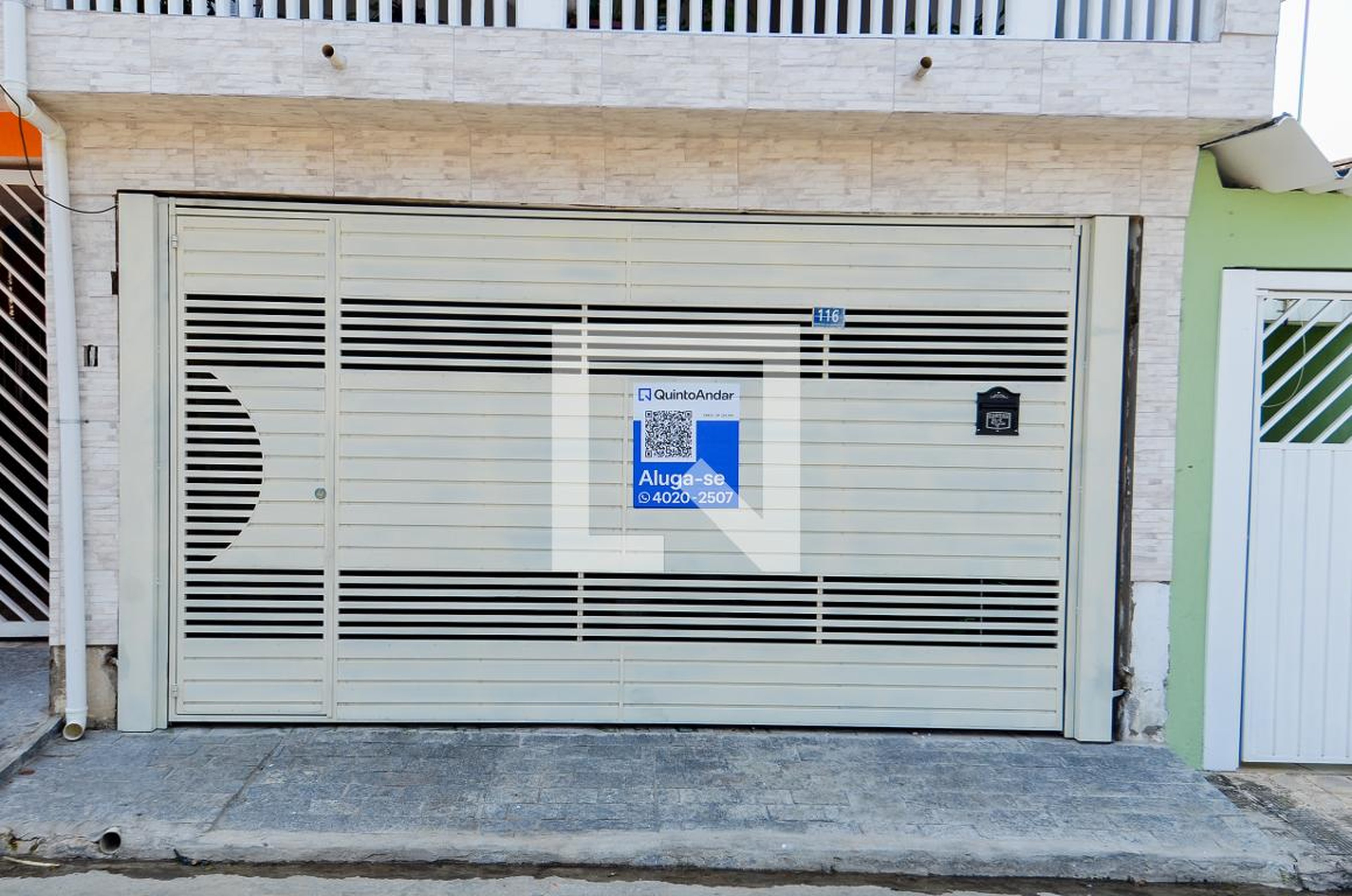 Fachada Condomínio em Rua Taquarituba, 116