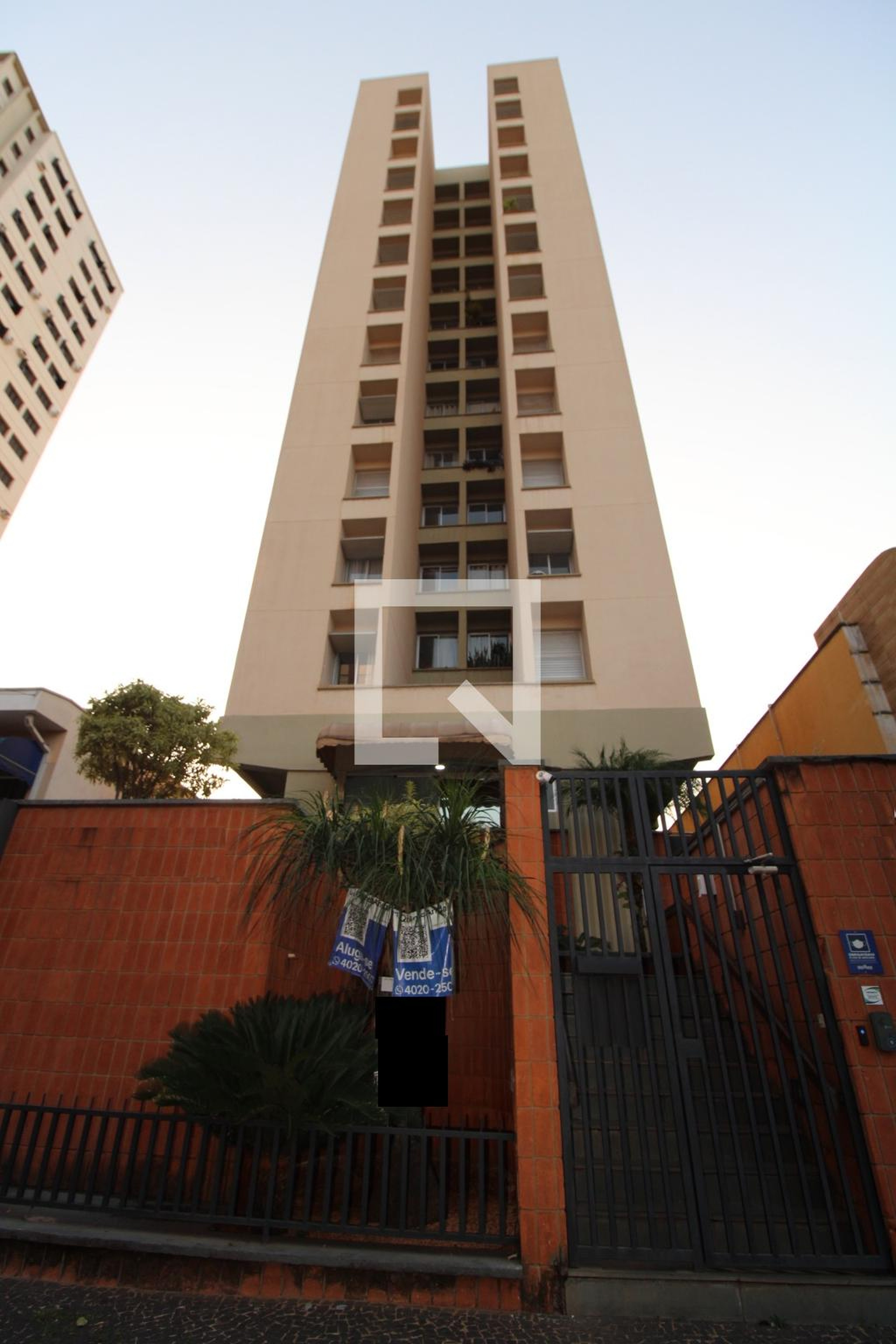 Fachada do Condomínio Condomínio em Avenida Princesa D'Oeste, 1353