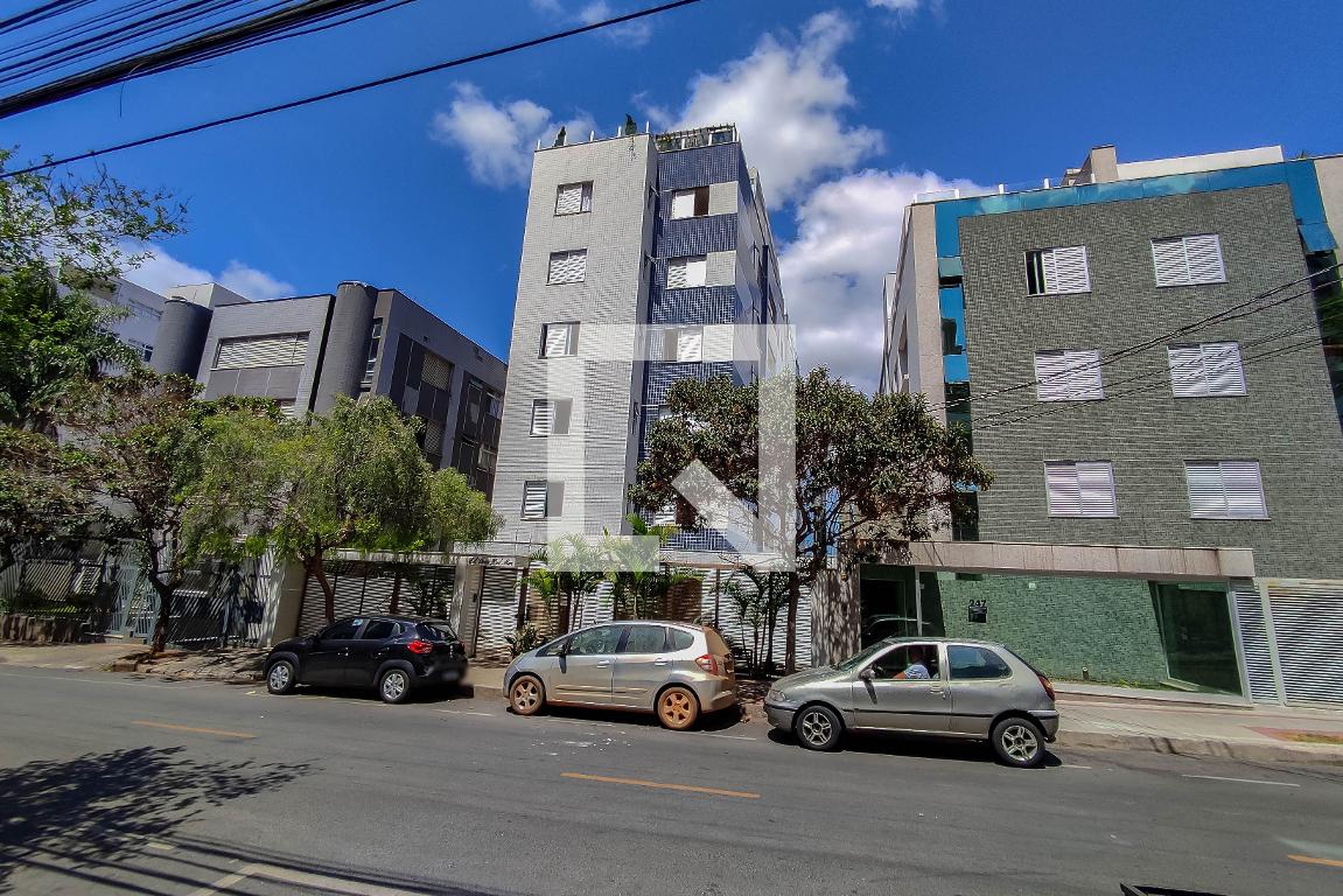 Fachada Condomínio em Rua Marco Aurélio de Miranda, 225