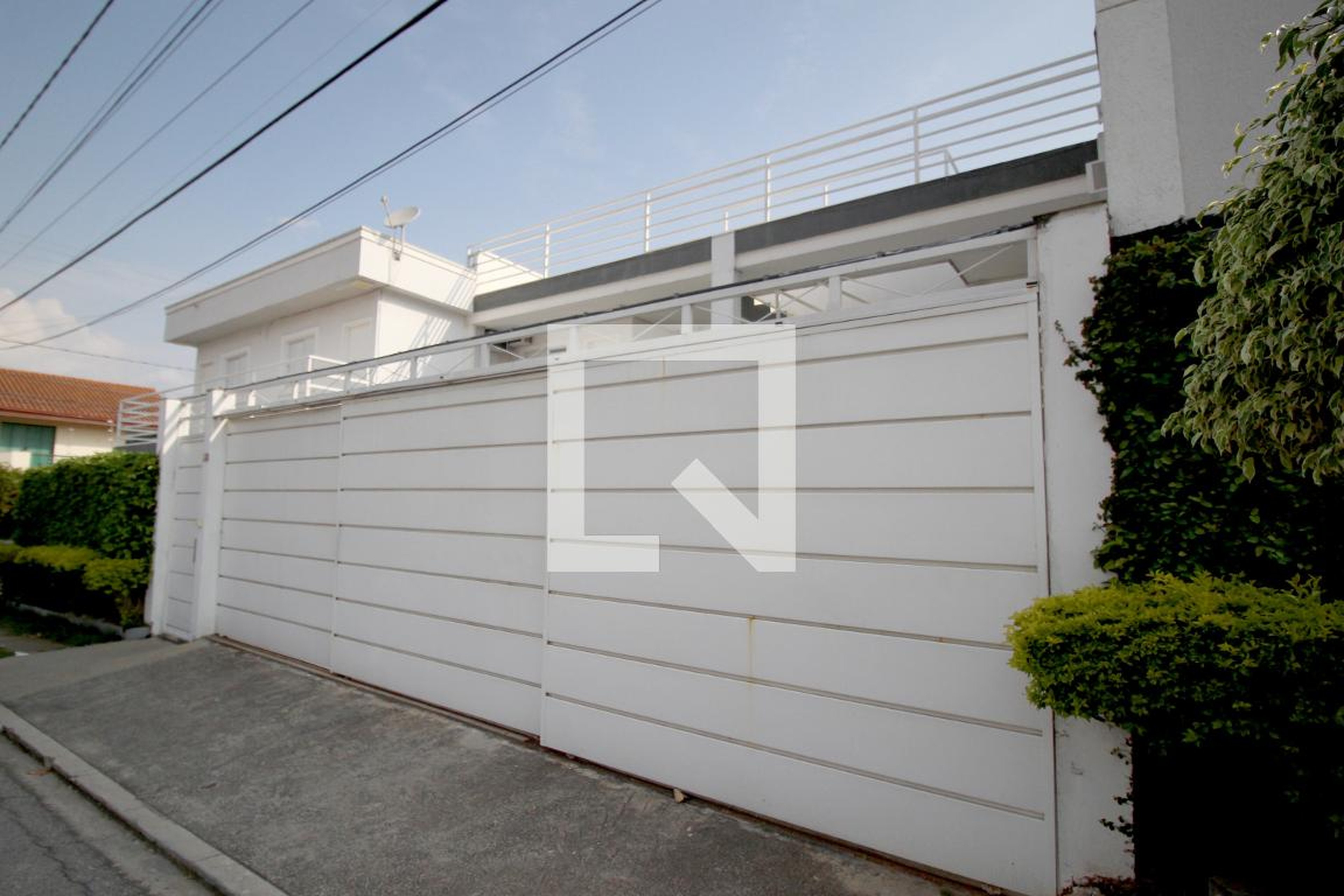 Fachada Condomínio em Rua Benedito Camargo Santos, 240