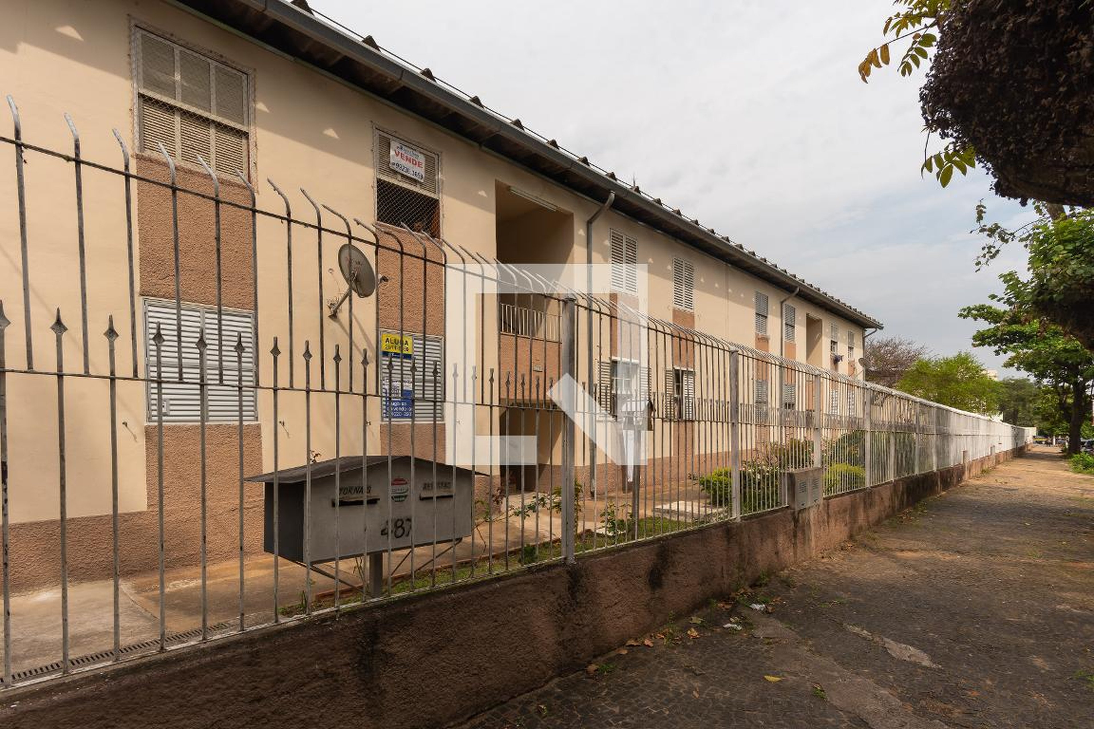 Fachada do Condomínio Condomínio Saturno