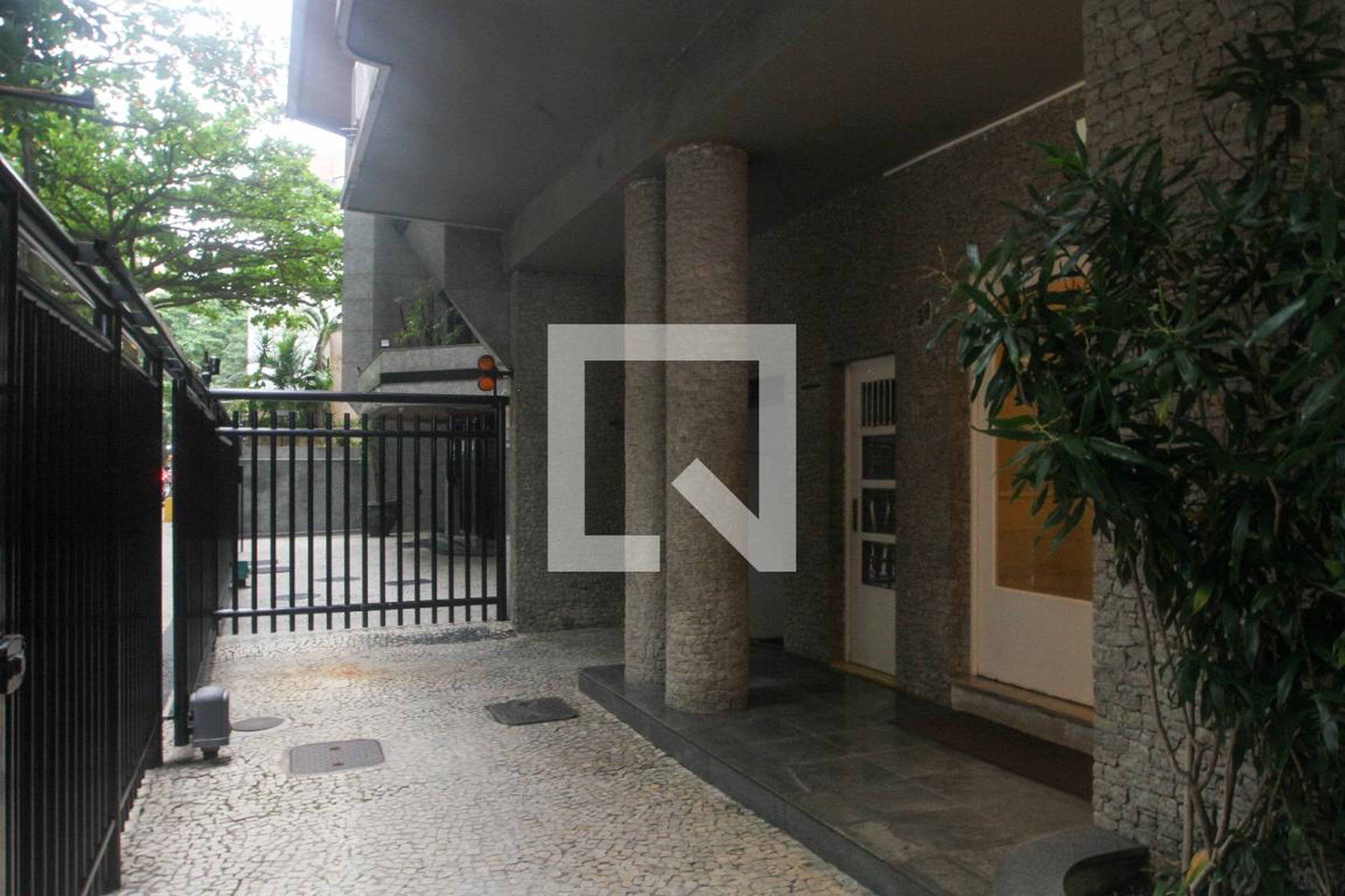 Entrada do Prédio - Brasil II