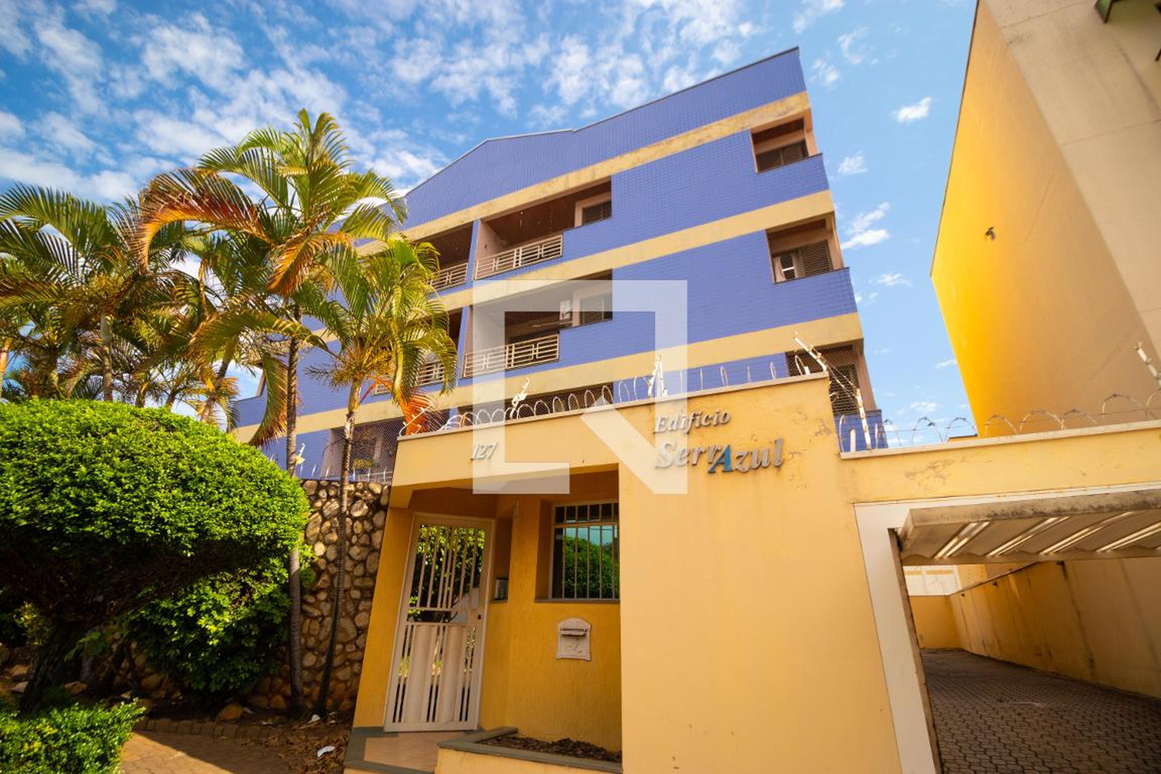 Fachada Condomínio em Rua Francisco Bueno Lacerda, 127