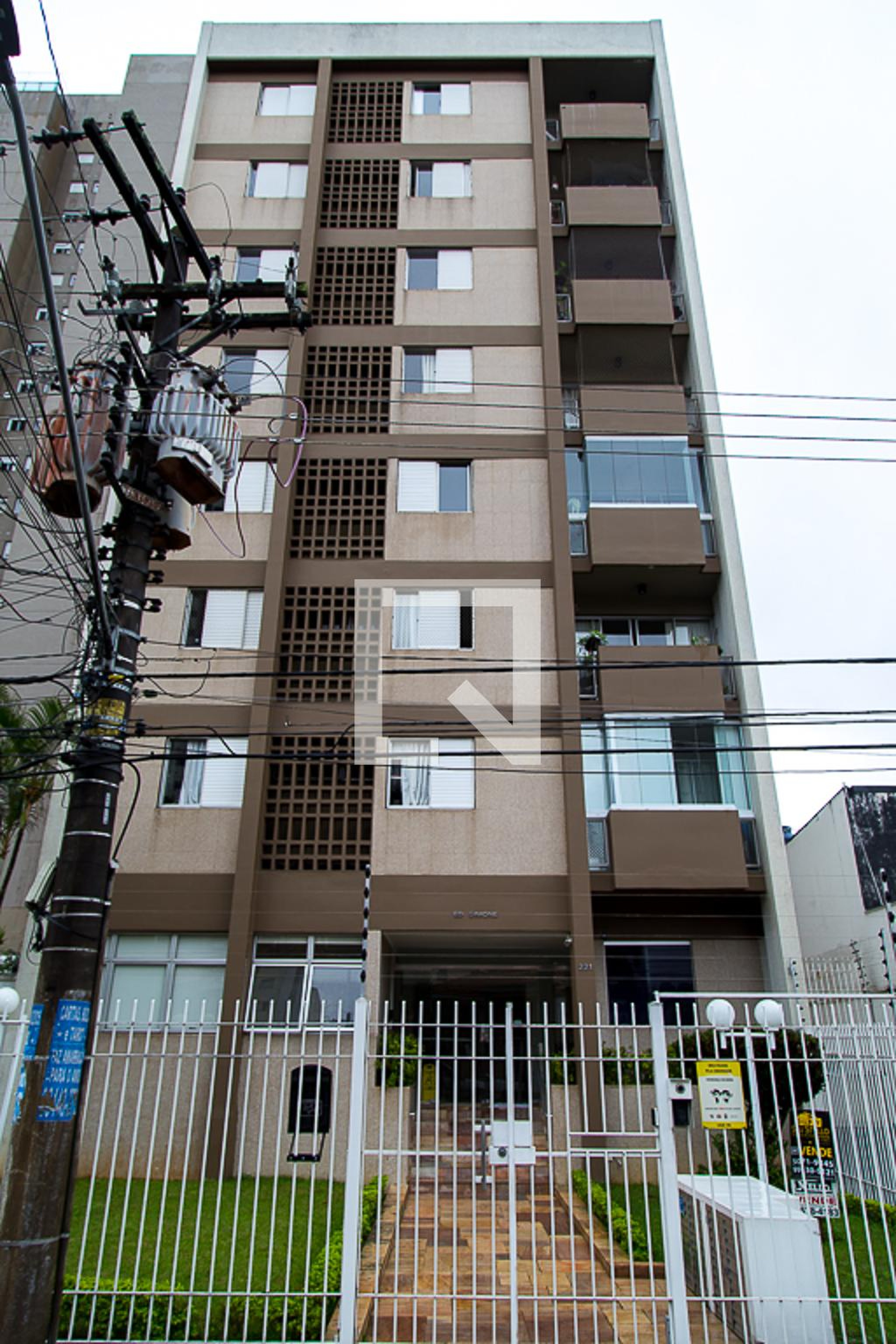 Fachada Condomínio em Rua Sebastião Guimarães Correa, 221