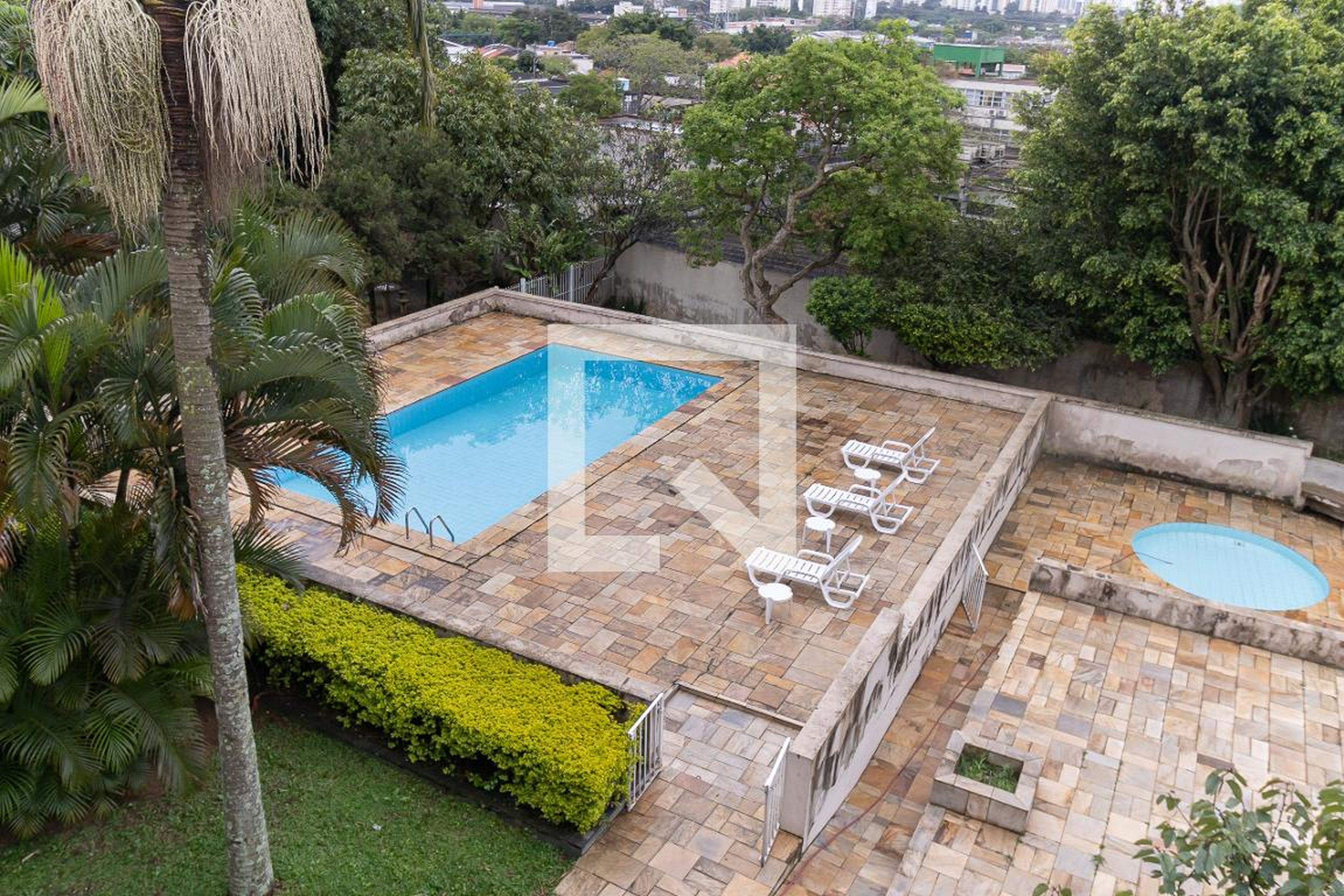 Piscina - Edifício Queen Plaza