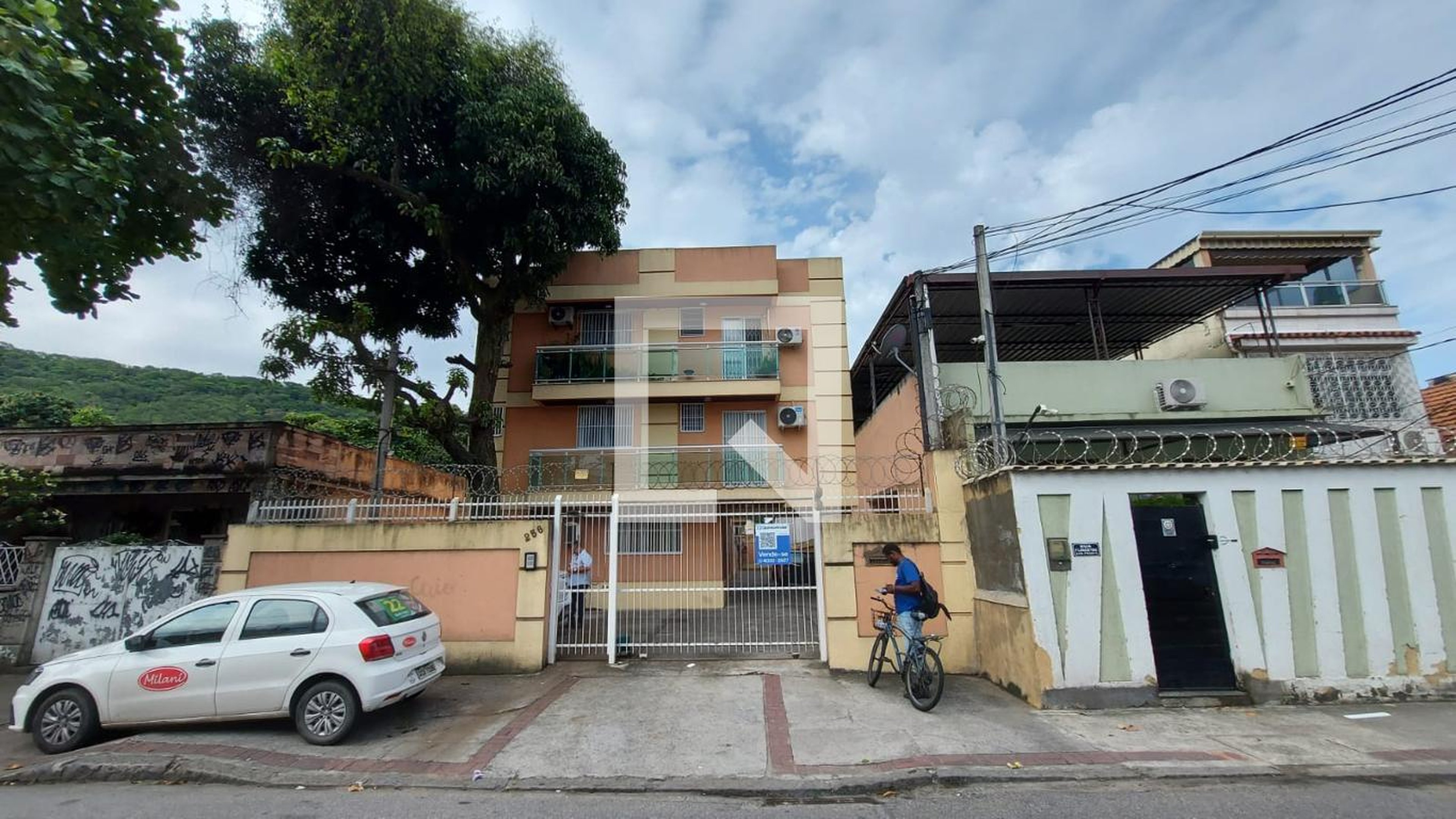 Fachada do Condomínio Edifício Florentina