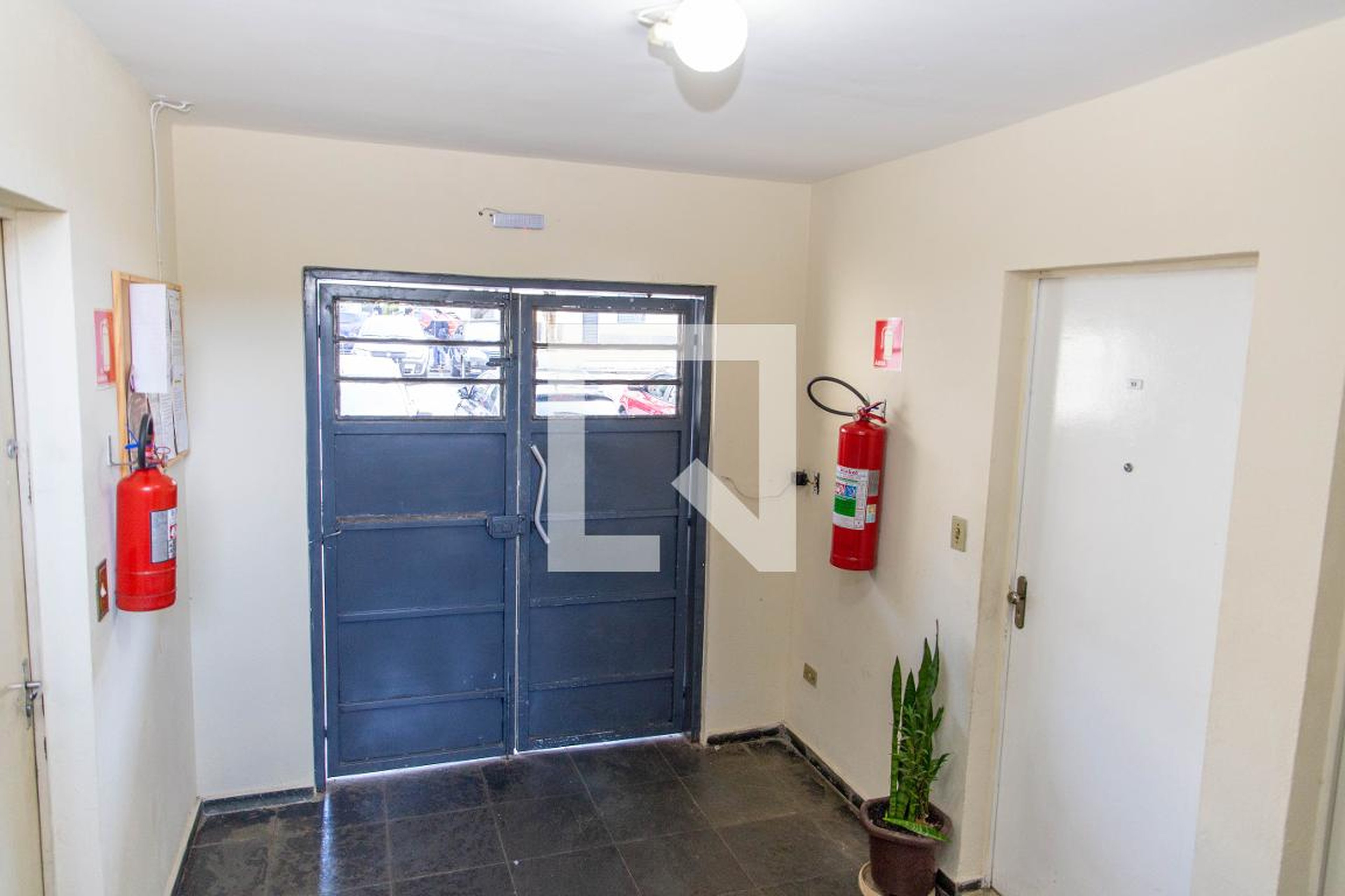 Hall de entrada Condomínio em Rua Piratininga, 486