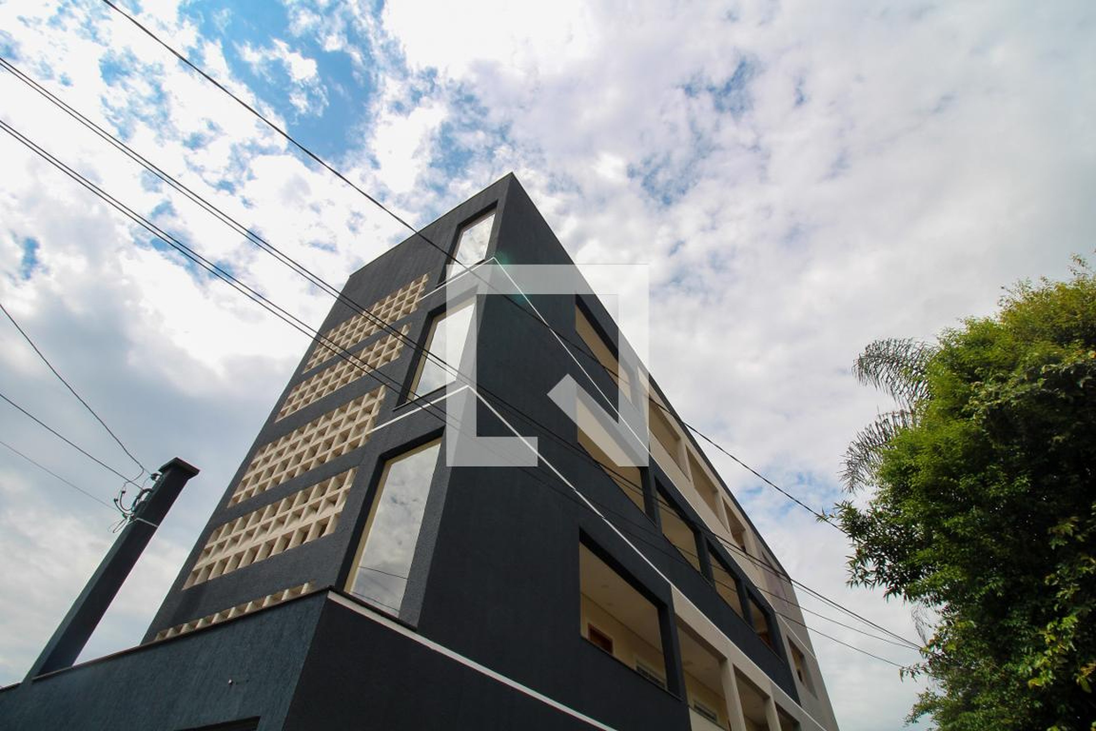 Fachada Condomínio em Rua Pinguins, 114