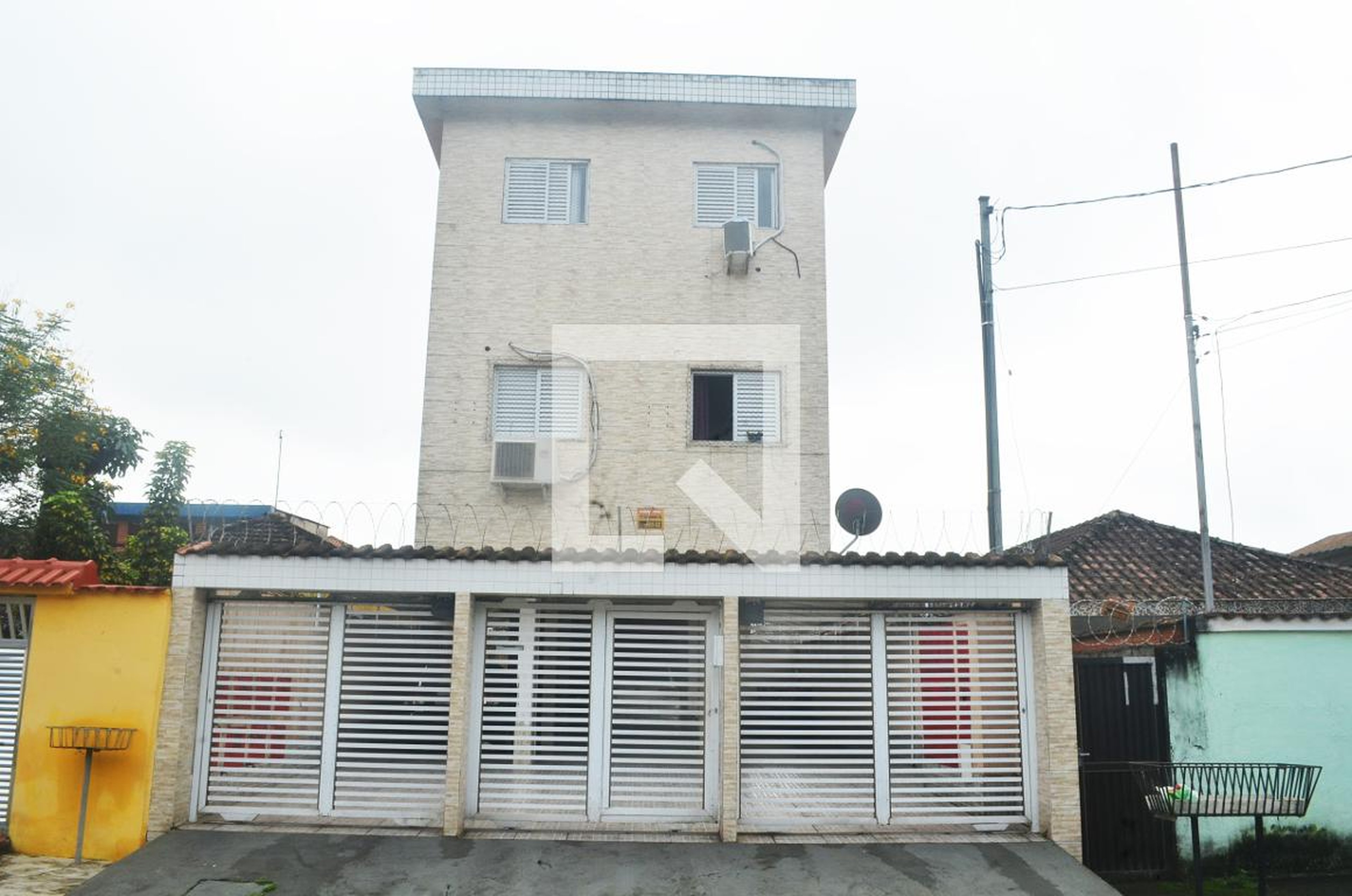 Fachada Condomínio em Rua Manuel Covas Raia, 457