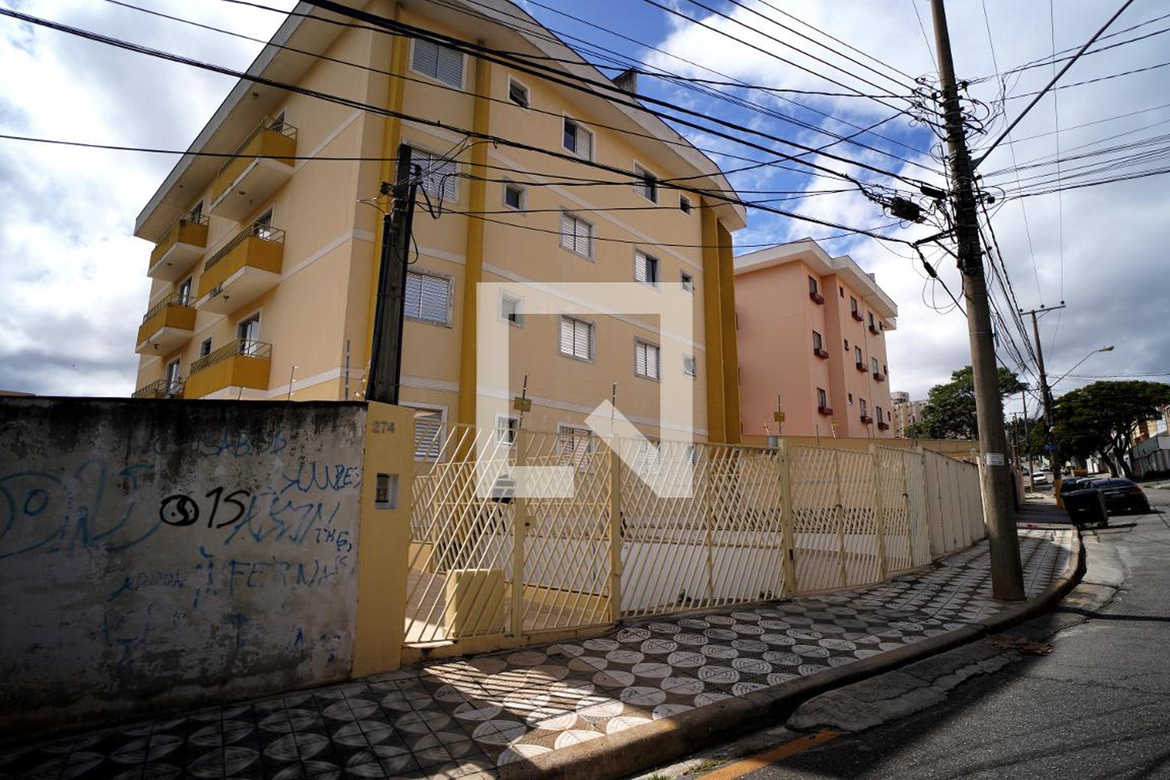 Fachada Condomínio em Rua Antônio Lopes de Oliveira, 2