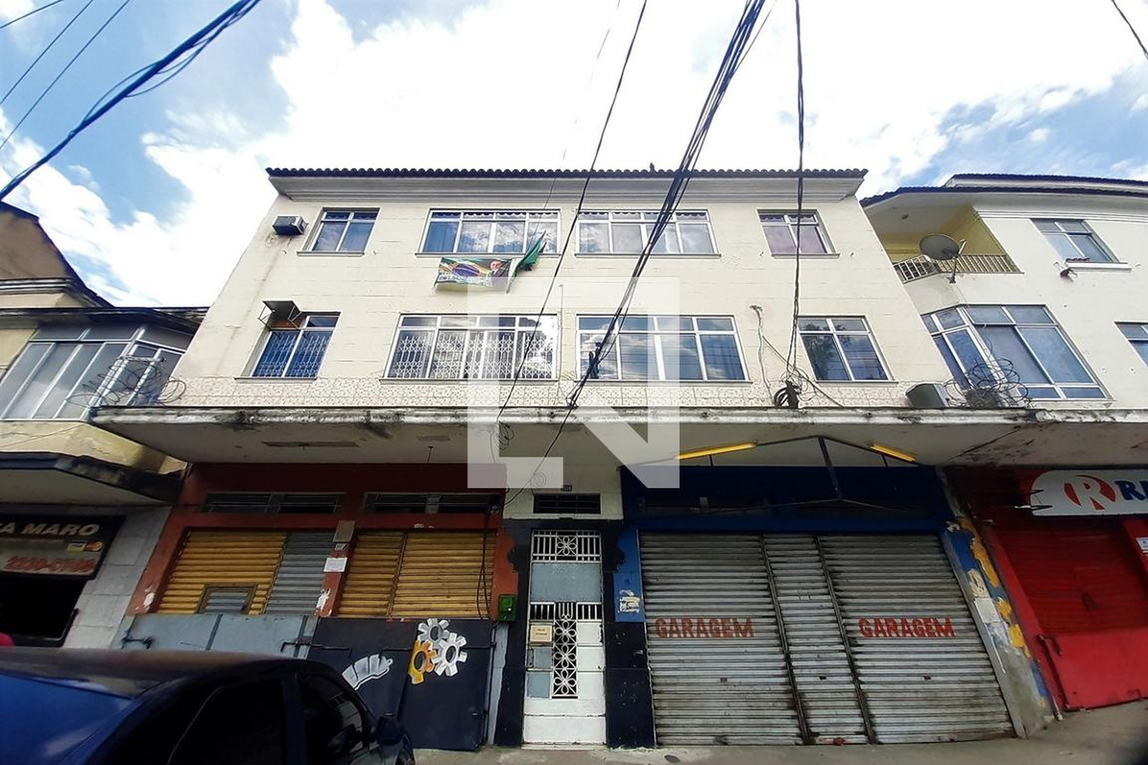 Fachada Condomínio em Avenida dos Democráticos, 1559