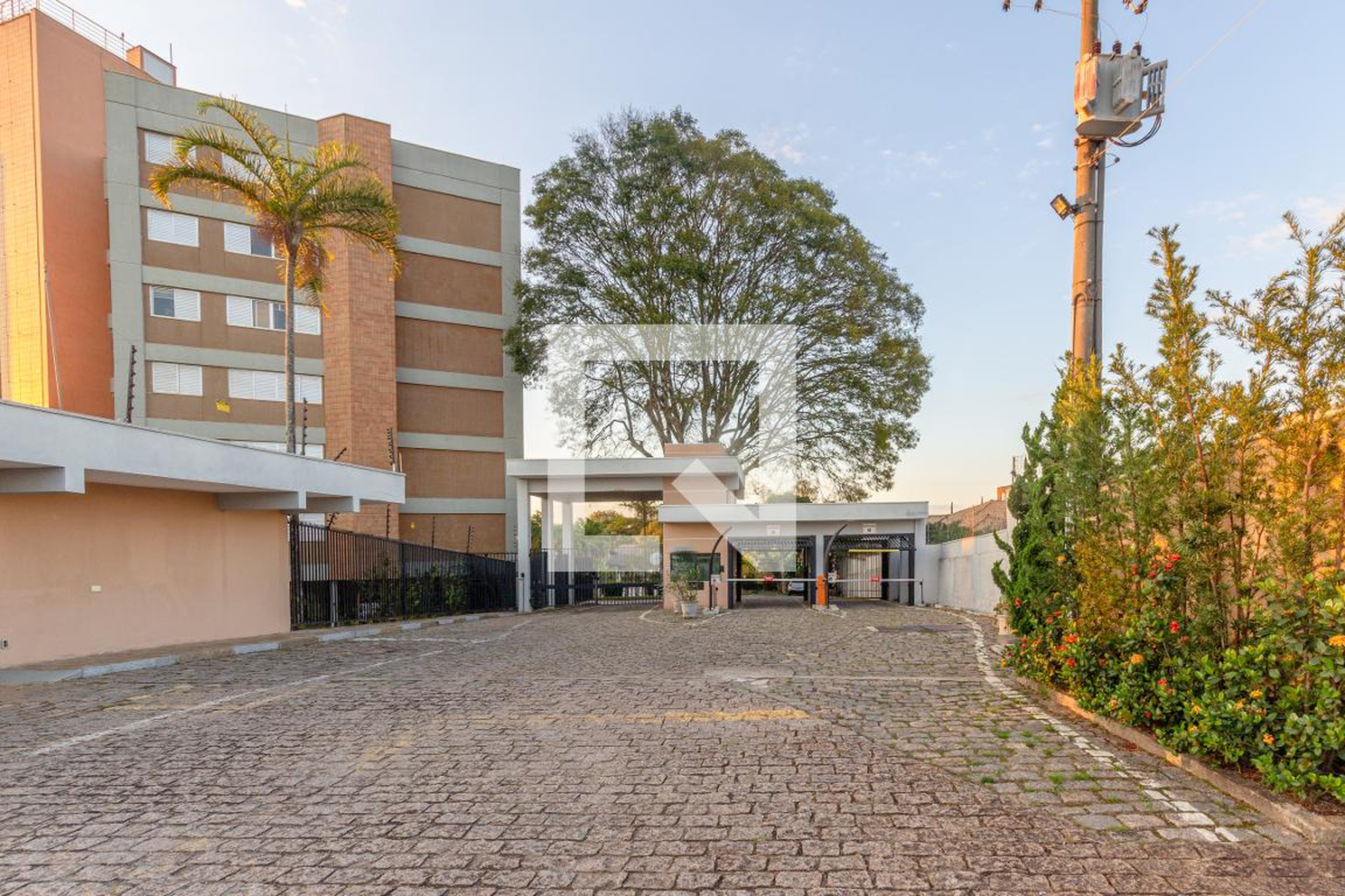 Fachada do Condomínio Condomínio Portal do Quiririm