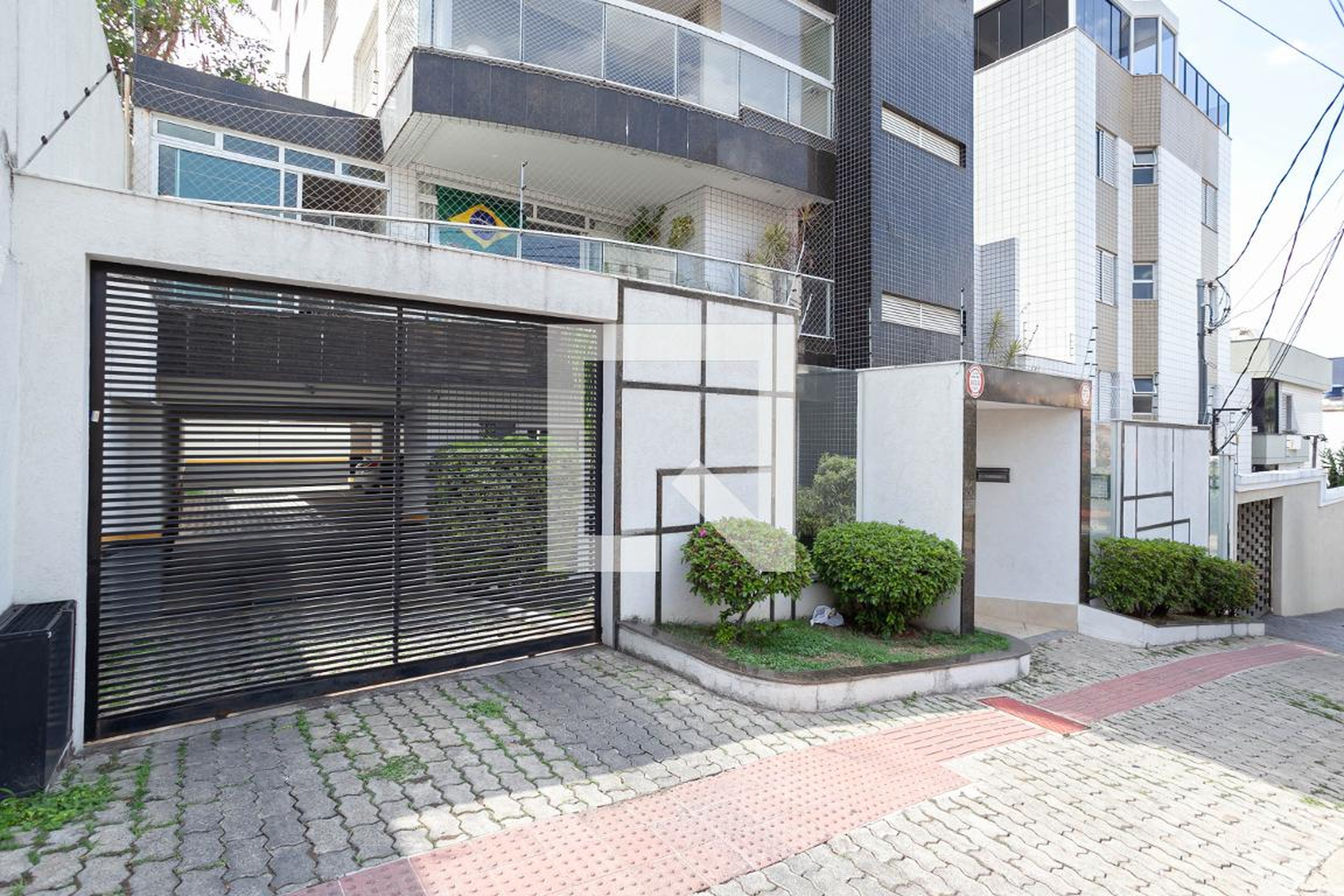 Fachada Condomínio em Rua Castelo Lamêgo, 323