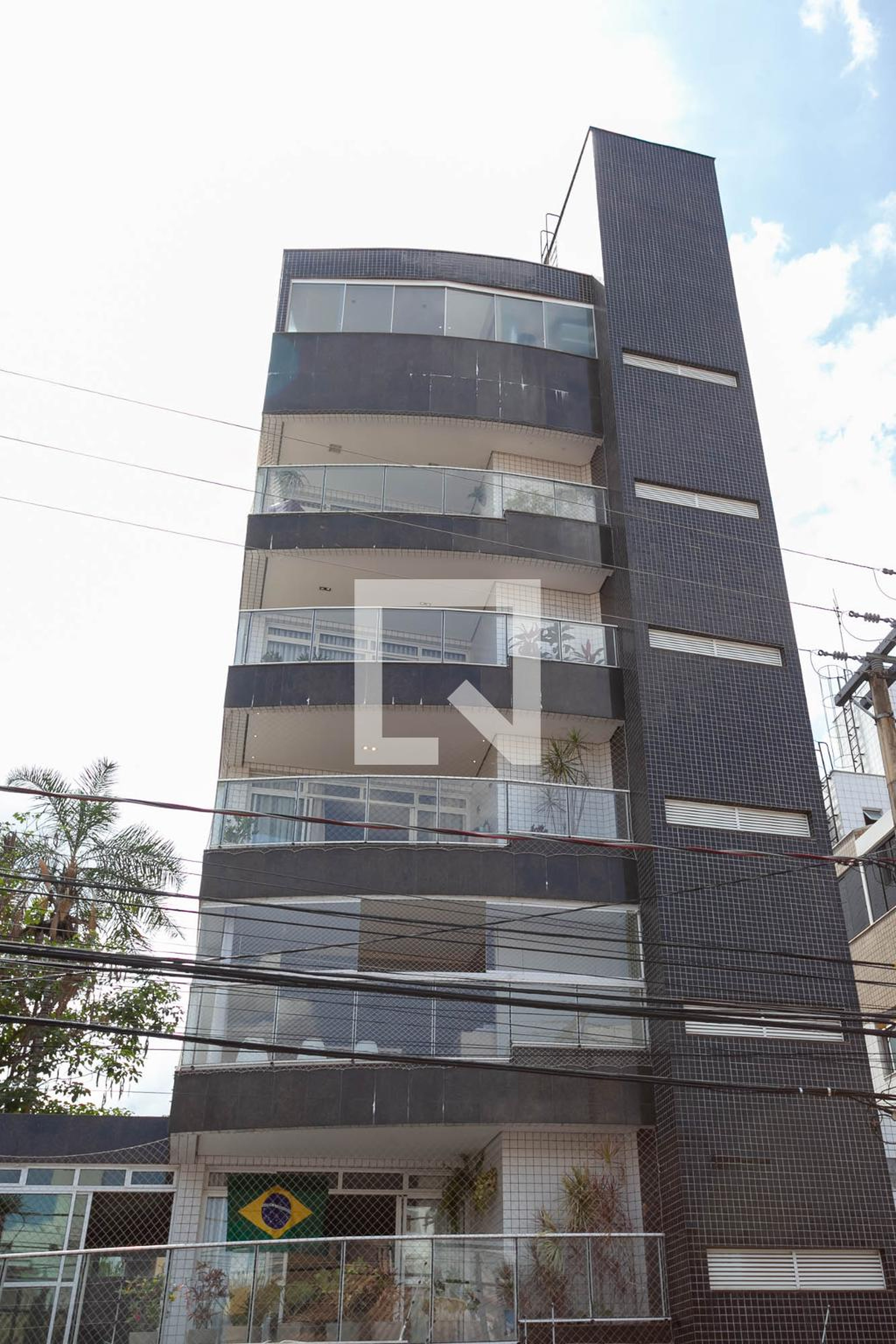 Fachada do prédio Condomínio em Rua Castelo Lamêgo, 323
