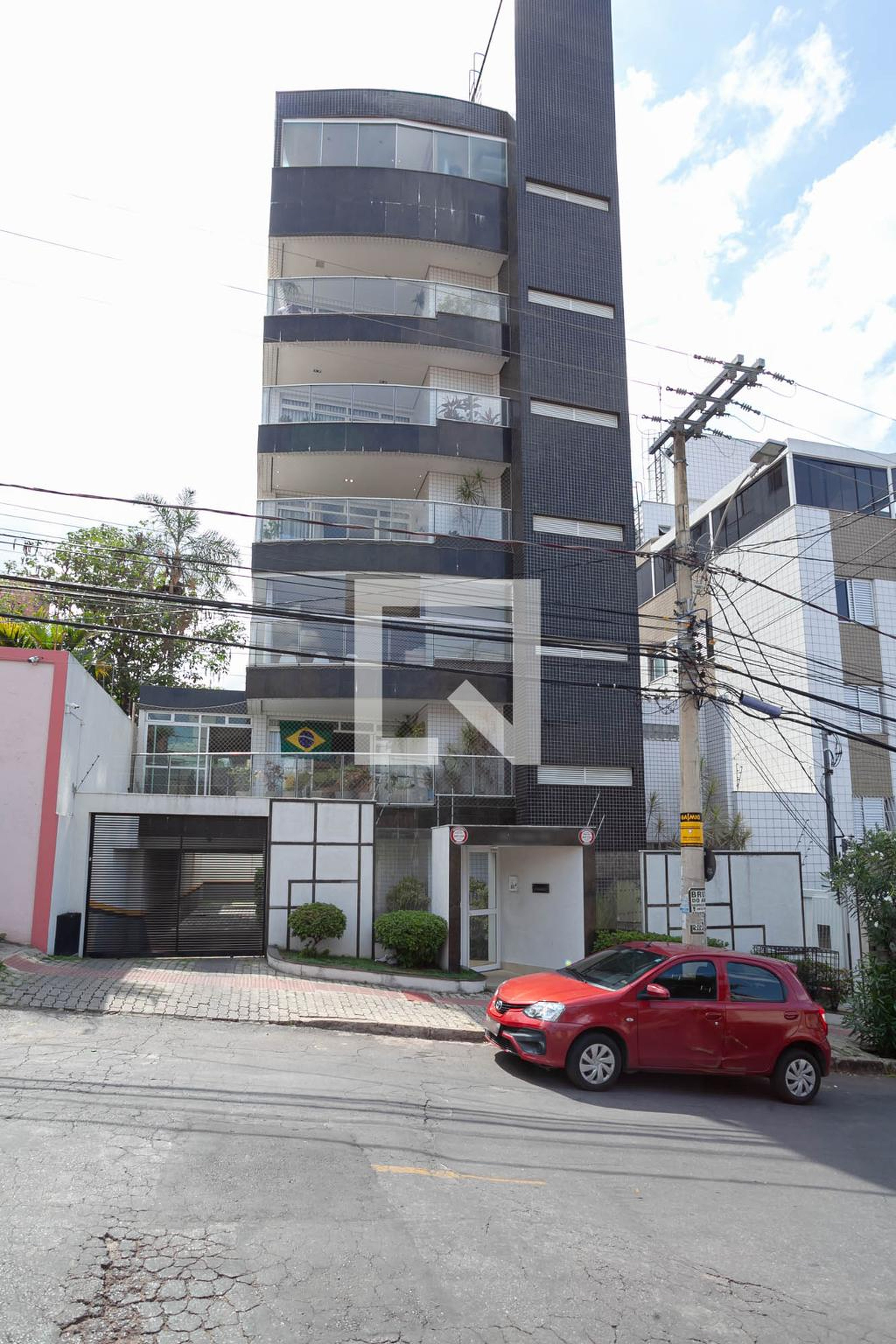 Fachada do prédio Condomínio em Rua Castelo Lamêgo, 323