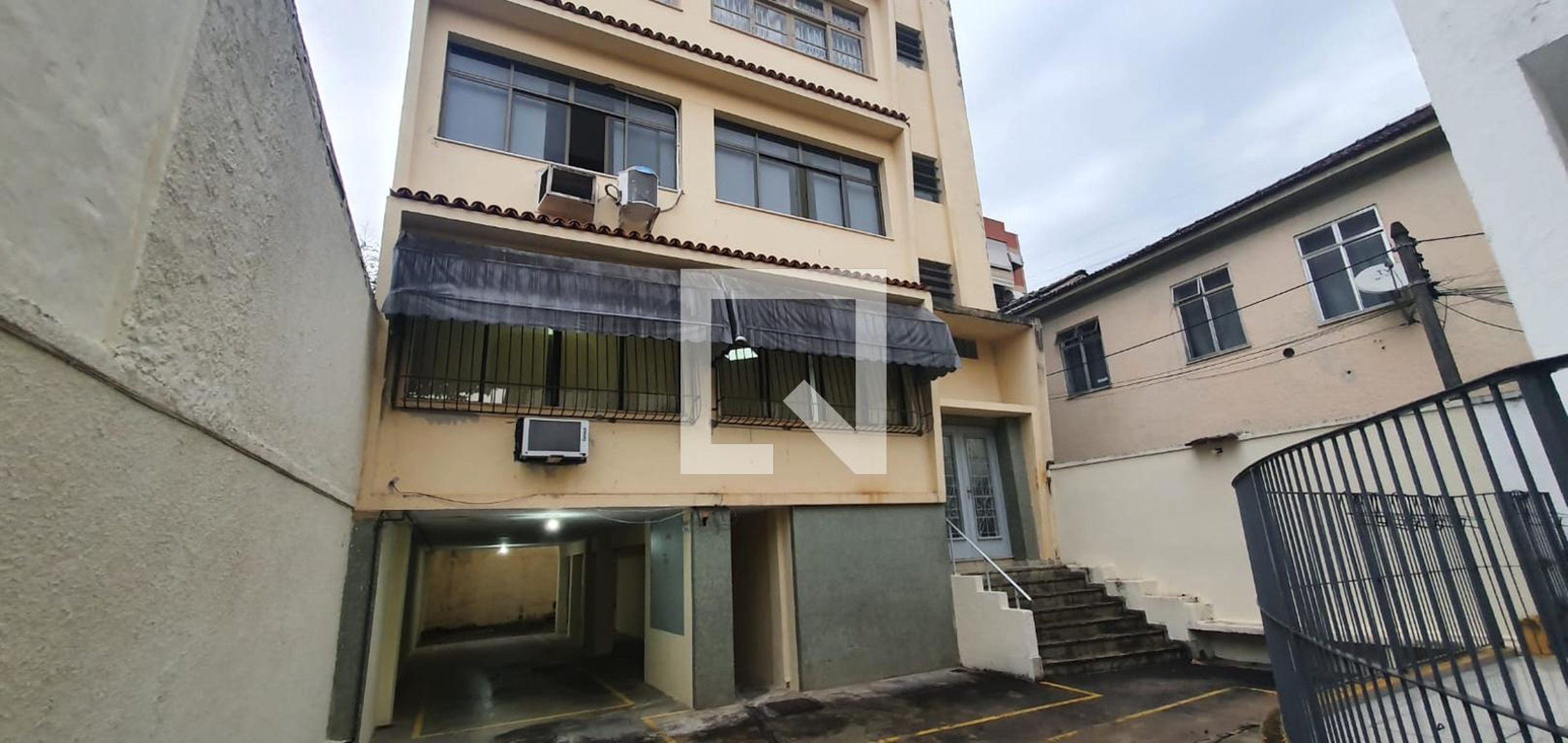 Fachada Condomínio em Rua Campinas, 187