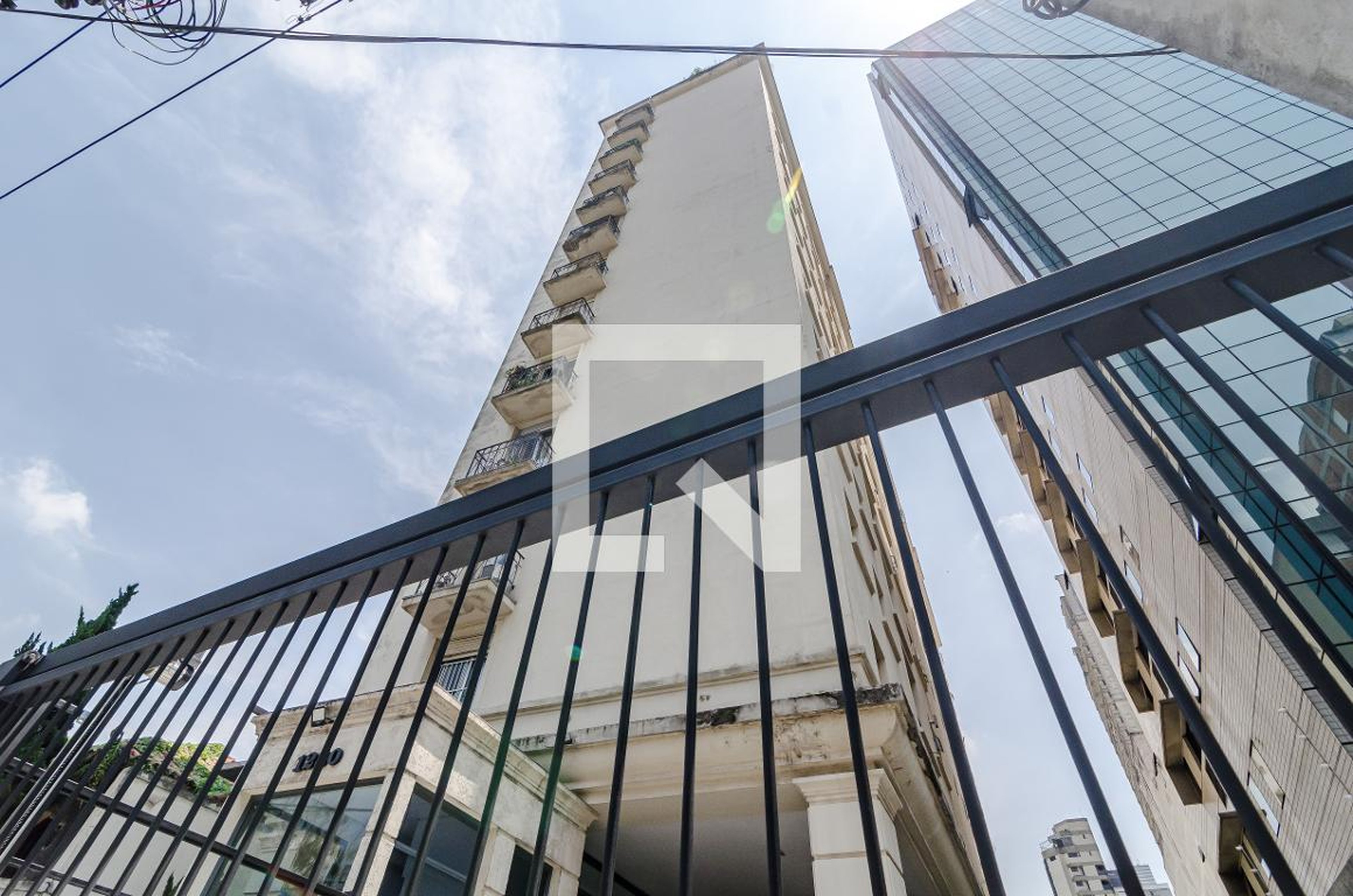 Fachada Condomínio em Rua Padre João Manuel, 123