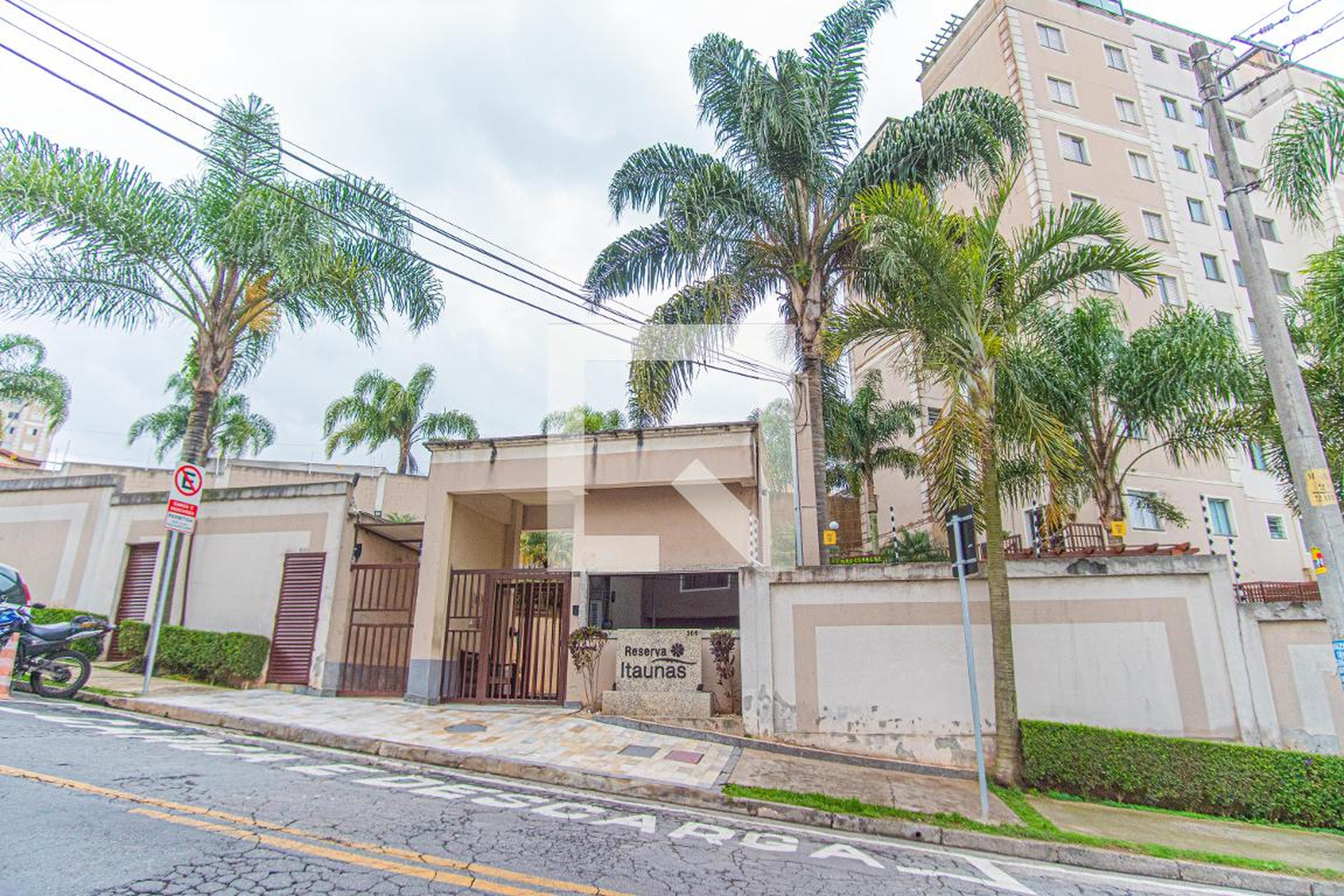 Fachada Condomínio em Rua Jasson Marques, 305