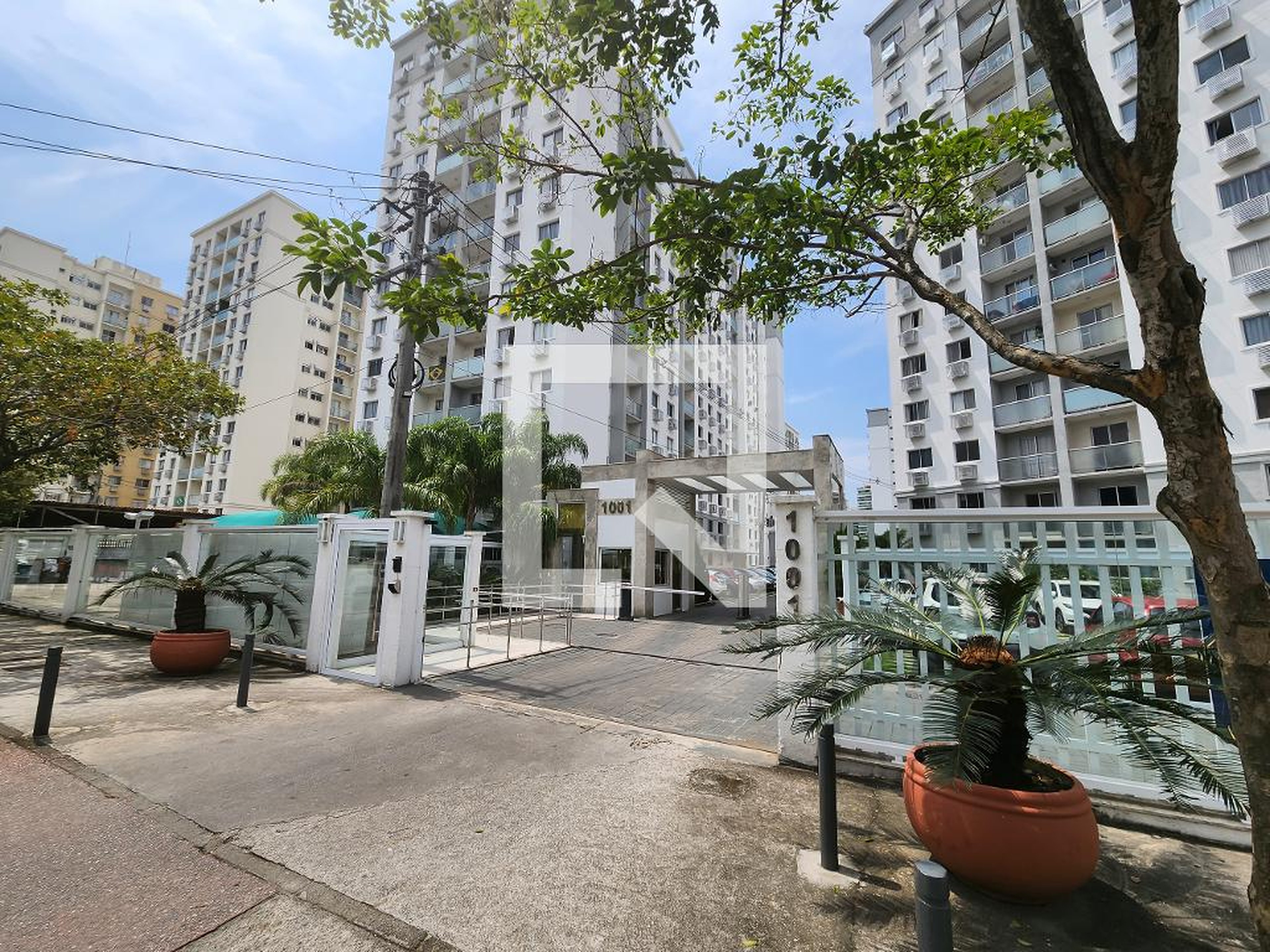 Fachada do Condomínio Condomínio Minha Praia