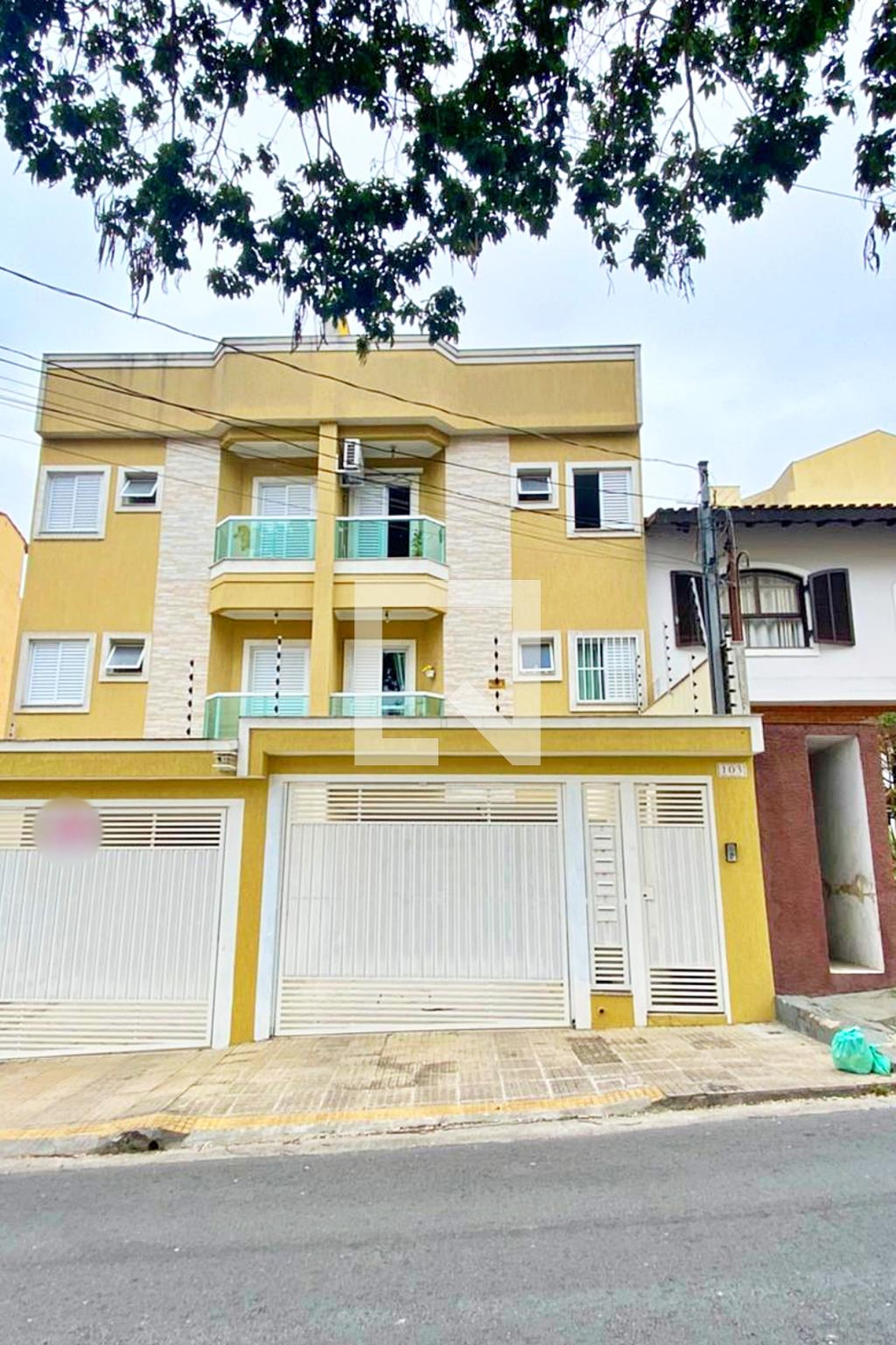 Fachada Condomínio em Rua Alexandria, 103