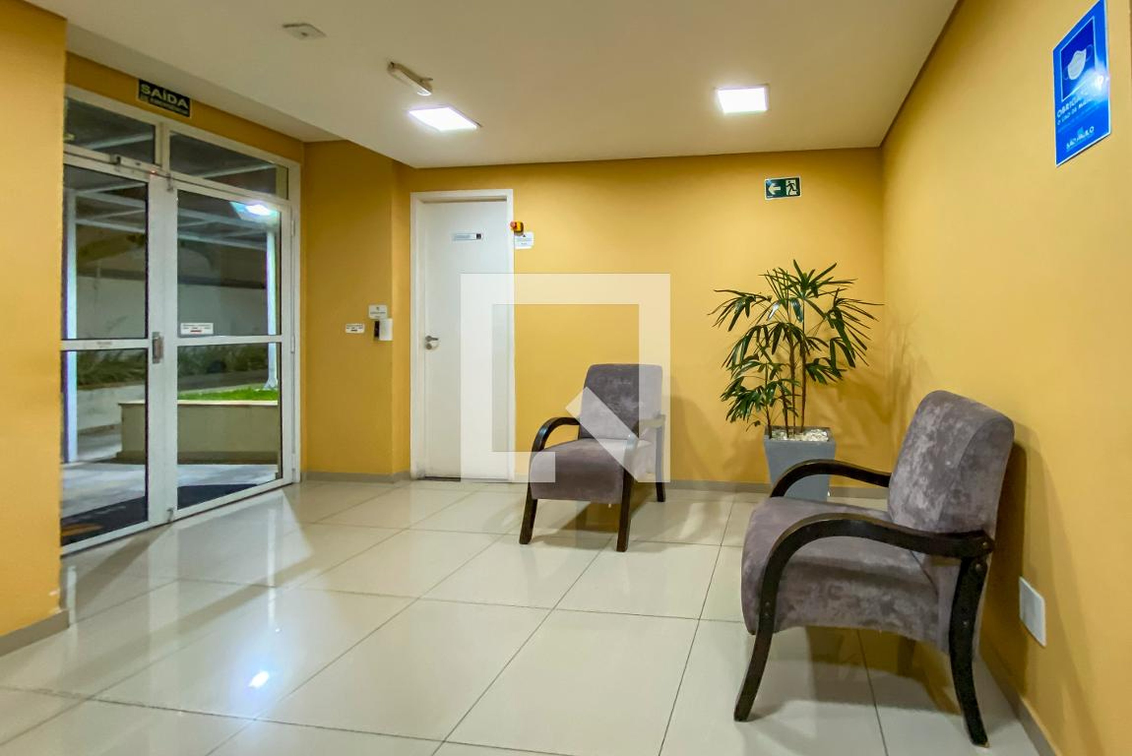 Hall de Entrada Condomínio em Rua Andradina, 60