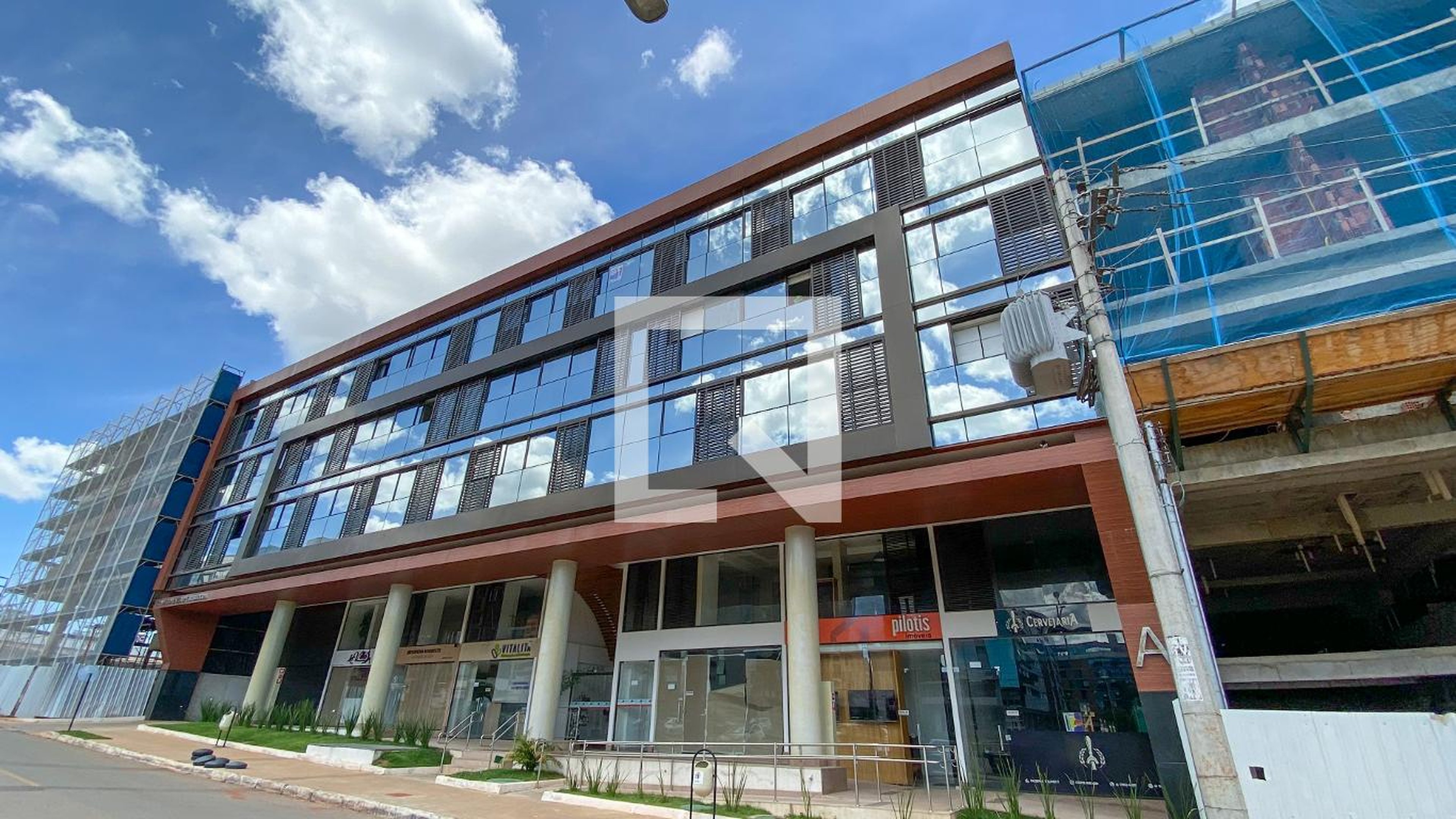 Fachada Condomínio em Rua das Aroeiras Quadra 107, 2