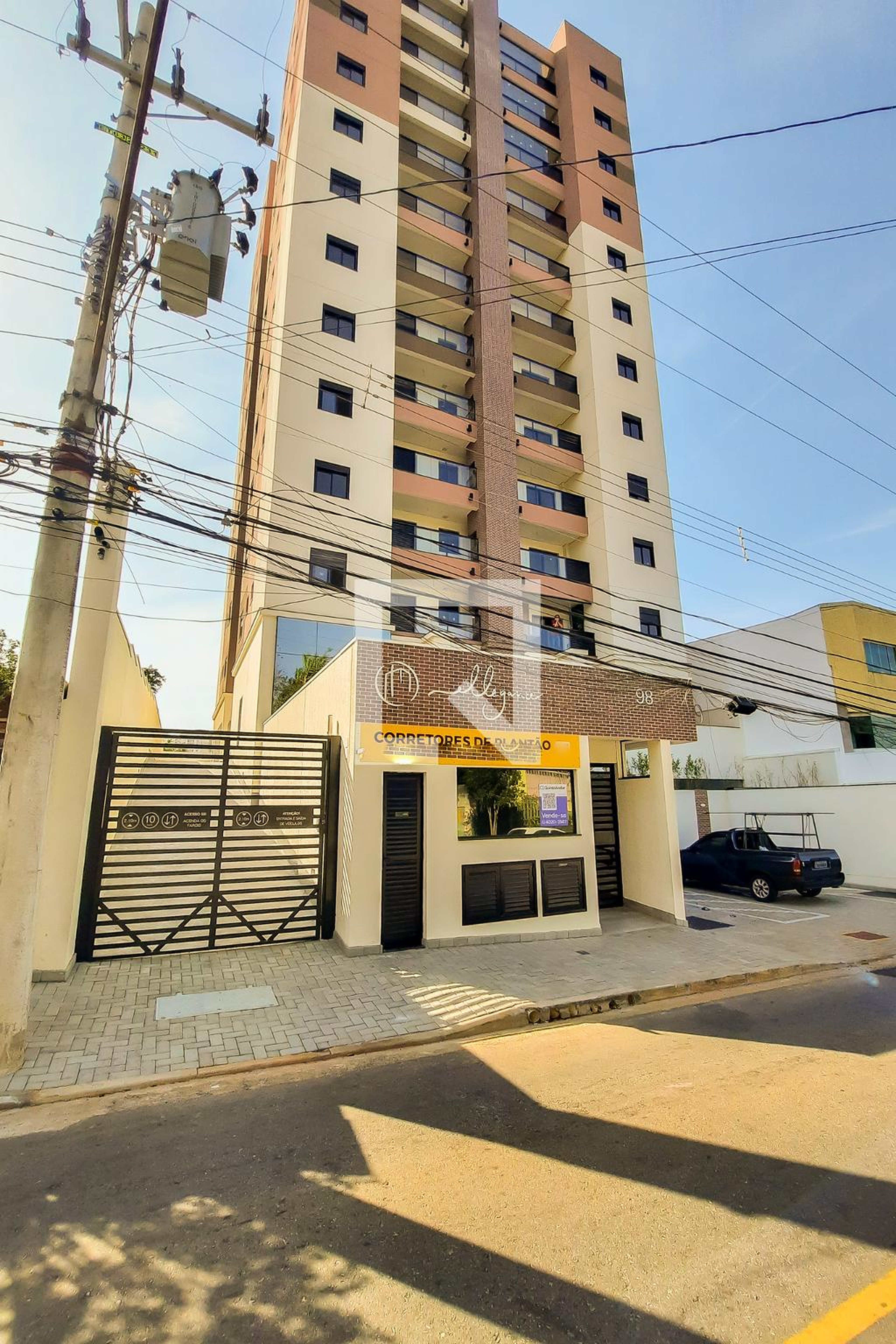 Fachada do Condomínio Condomínio Elegance