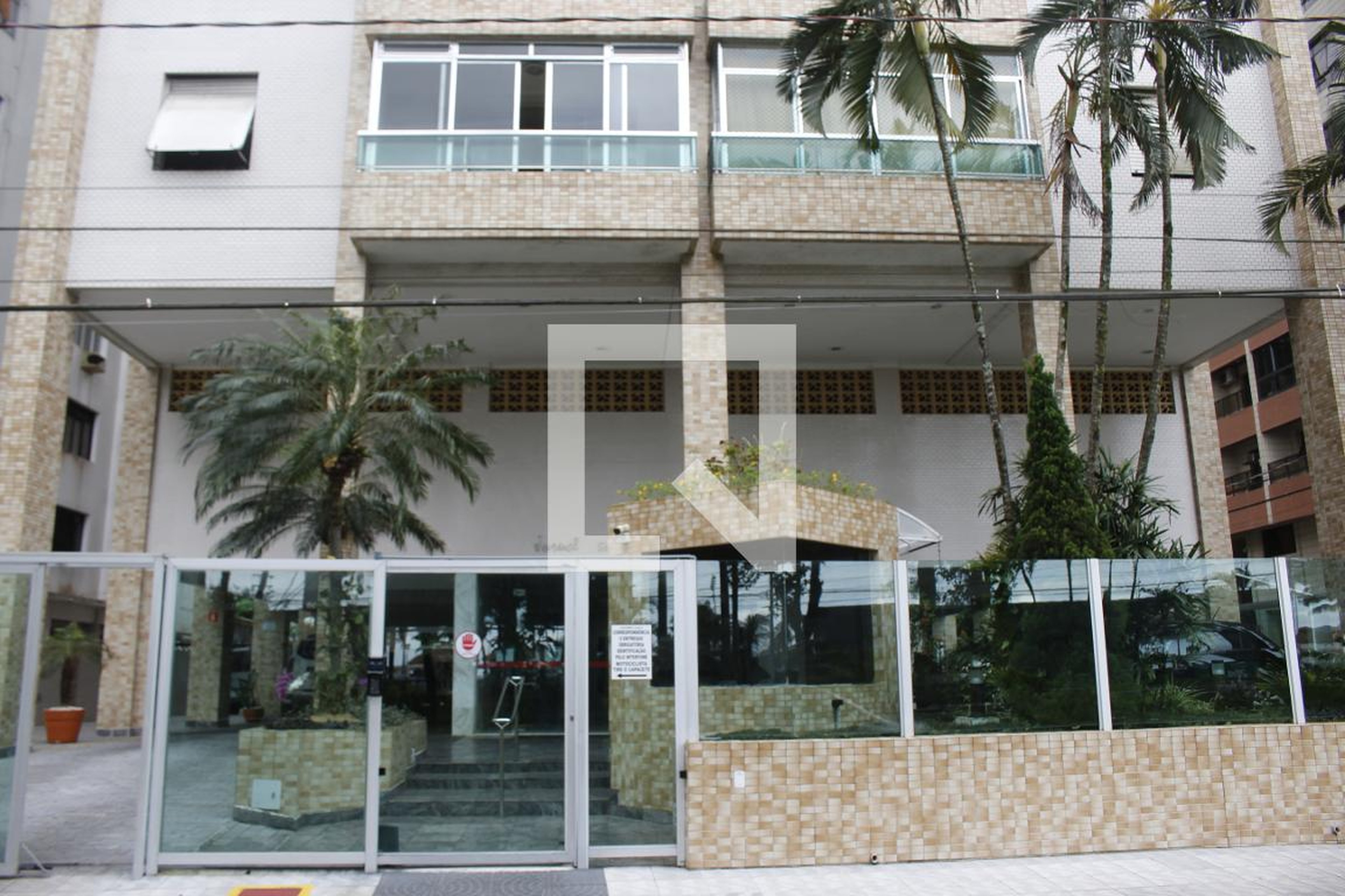 Fachada do Prédio Condomínio em Rua da Constituição 569 - Itararé, 890