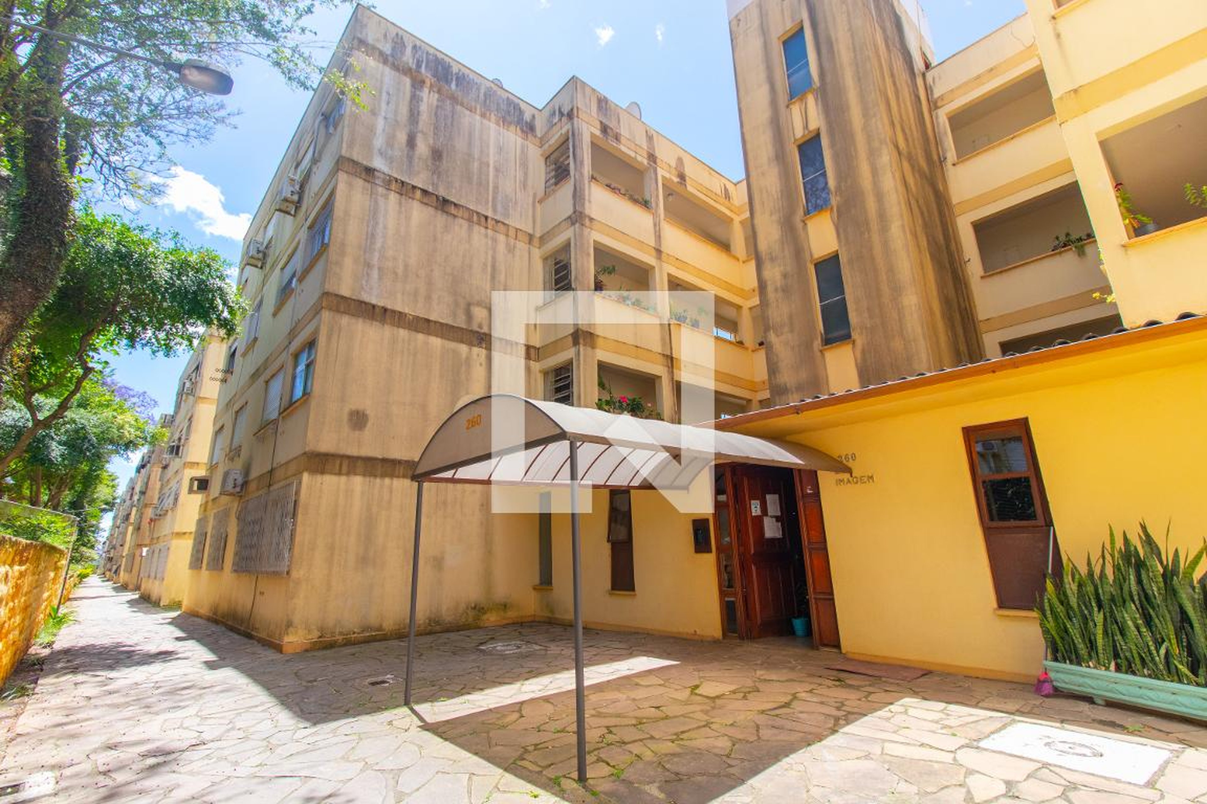 Fachada Condomínio em Rua Carlos Pessoa de Brum, 195