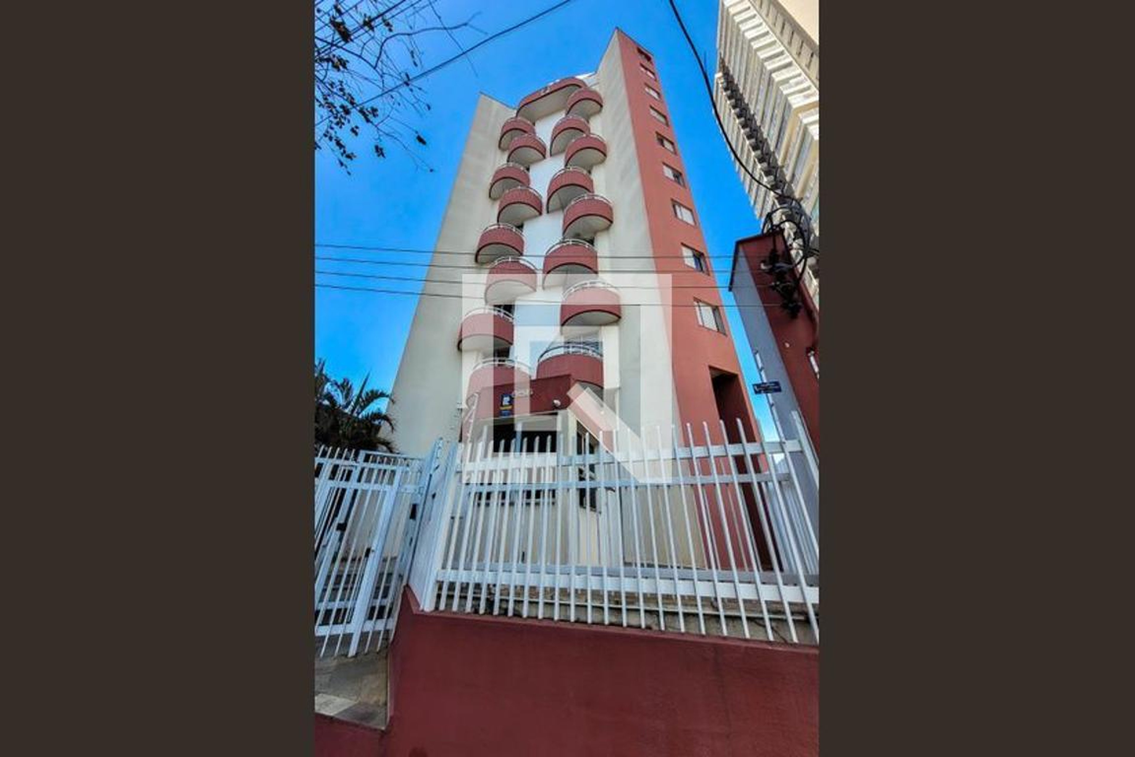 Fachada Condomínio em Rua Heitor Peixoto, 853