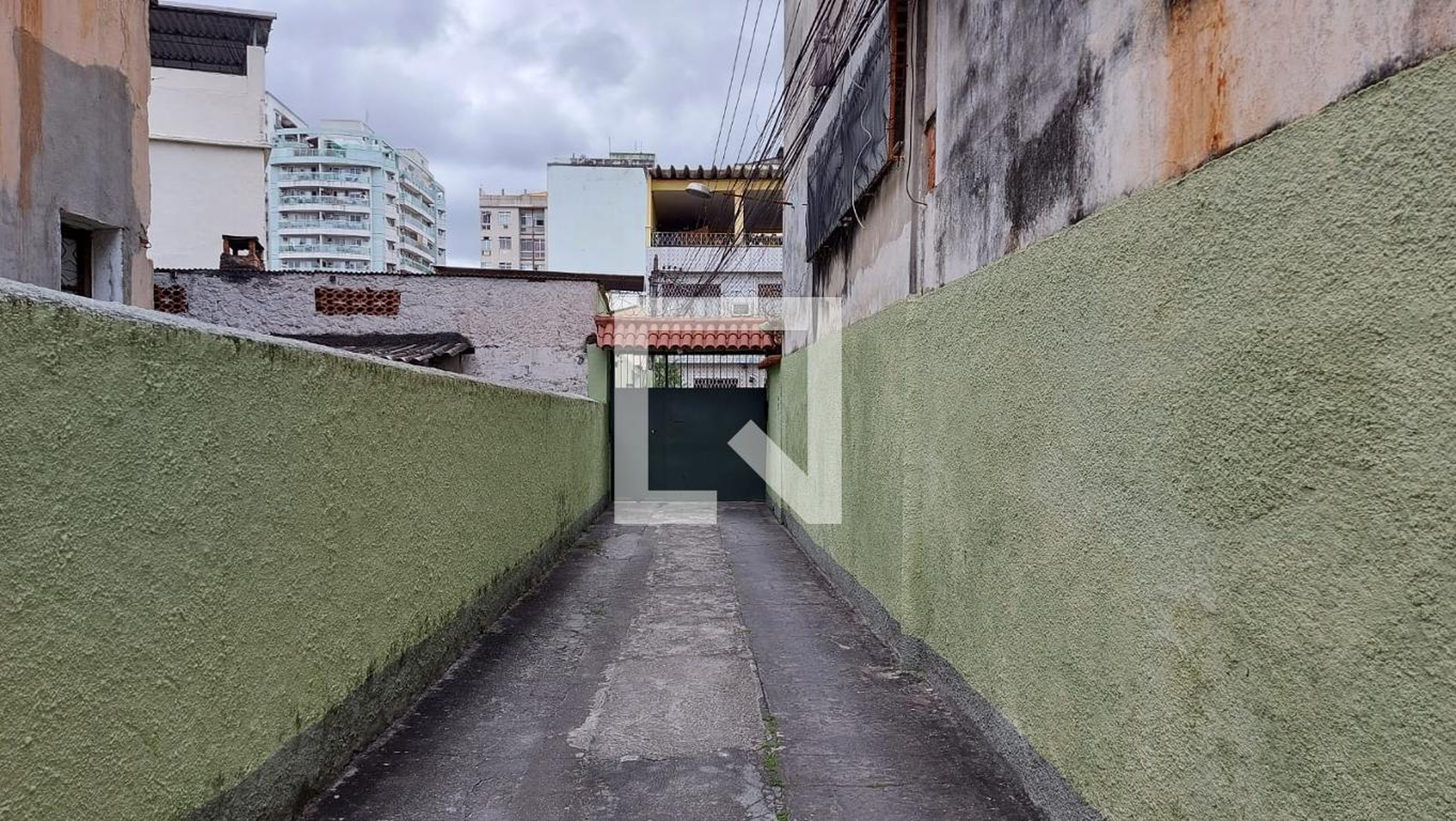 Fachada do Condomínio Condomínio em Rua García Redondo, 23