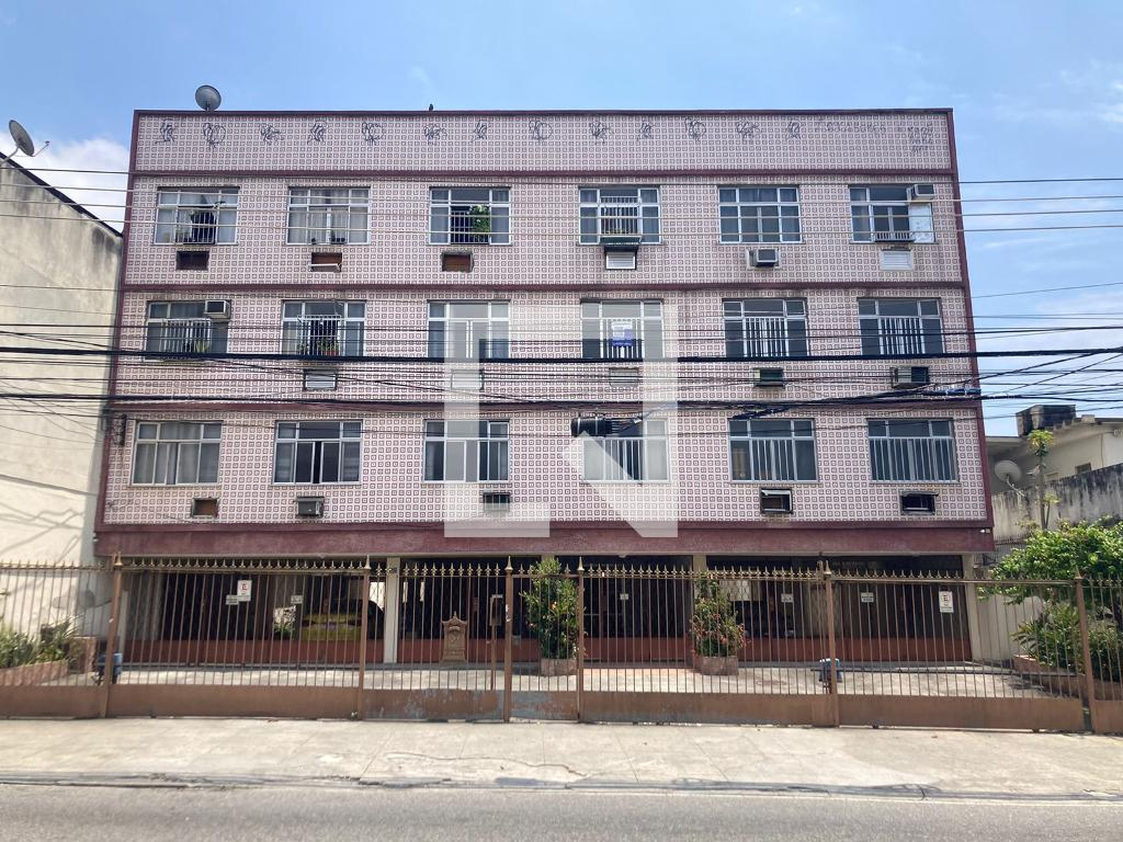 Fachada Condomínio em Rua Diomedes Trota, 332